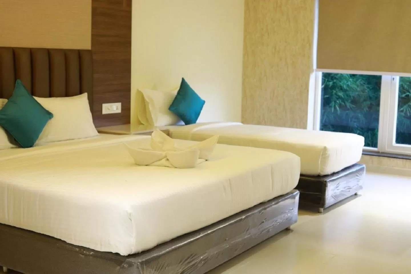 Photo of the whole room, Bed in Laya Regency