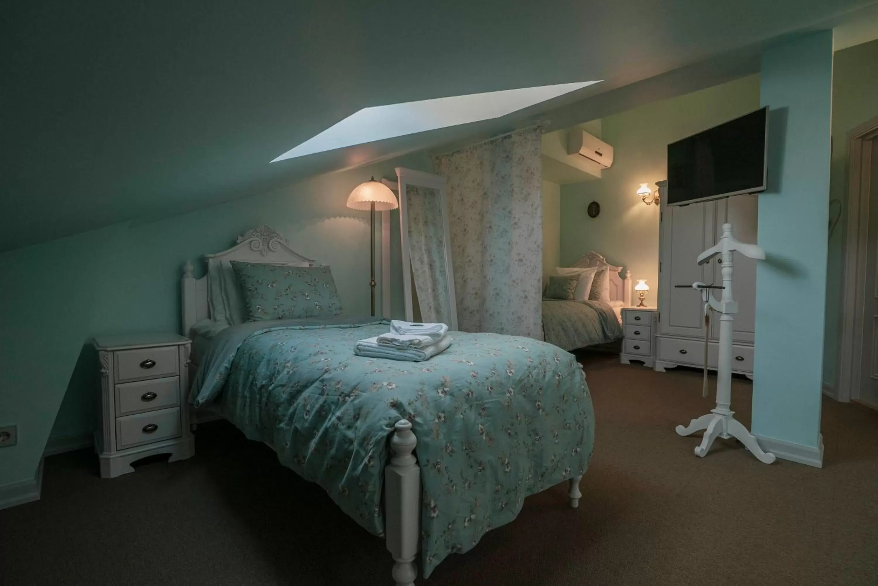 Twin Room Attic in Roze Villa Twin Room Attic in Roze Villa