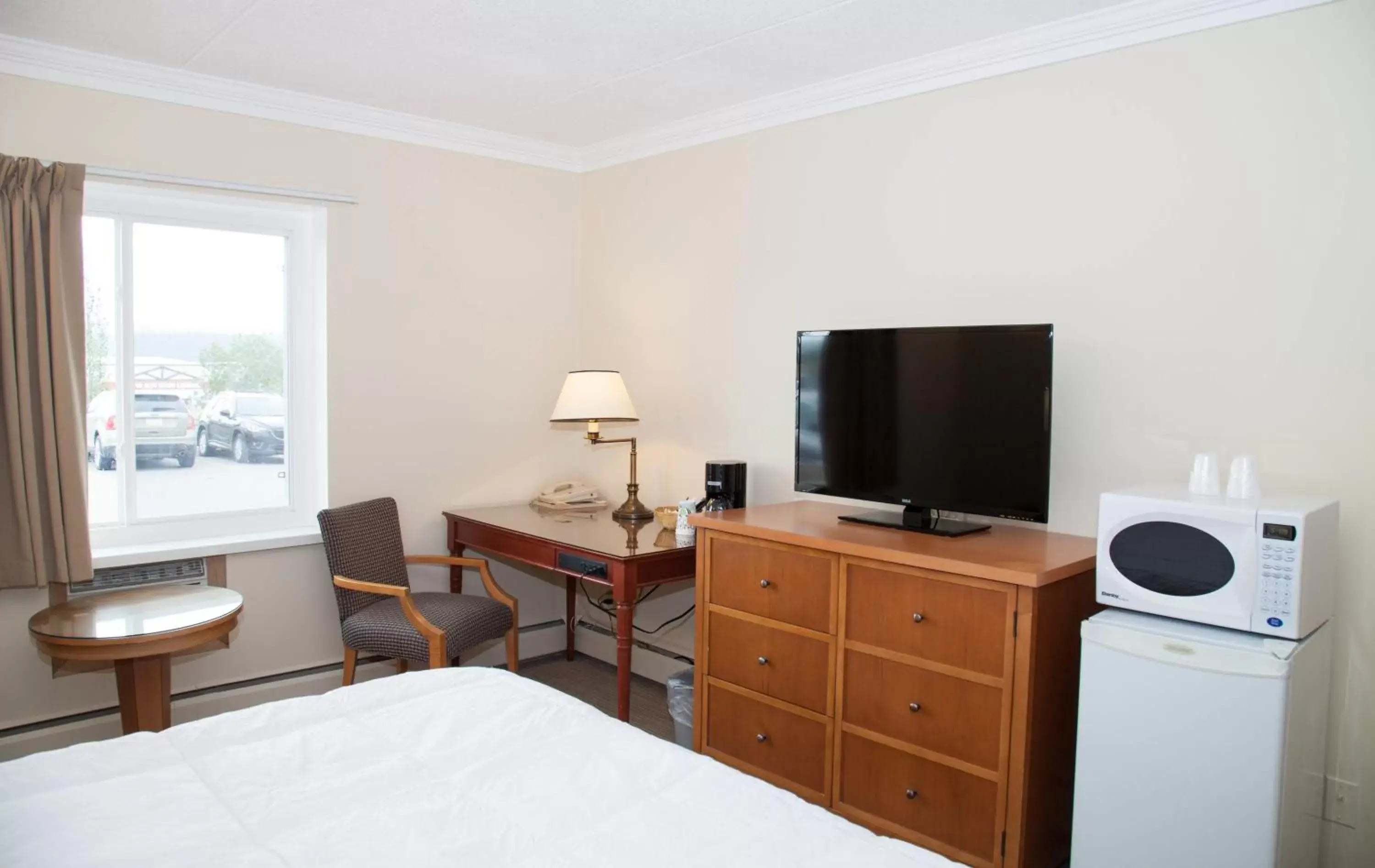 Decorative detail, TV/Entertainment Center in Twin Pine Inn & Suites