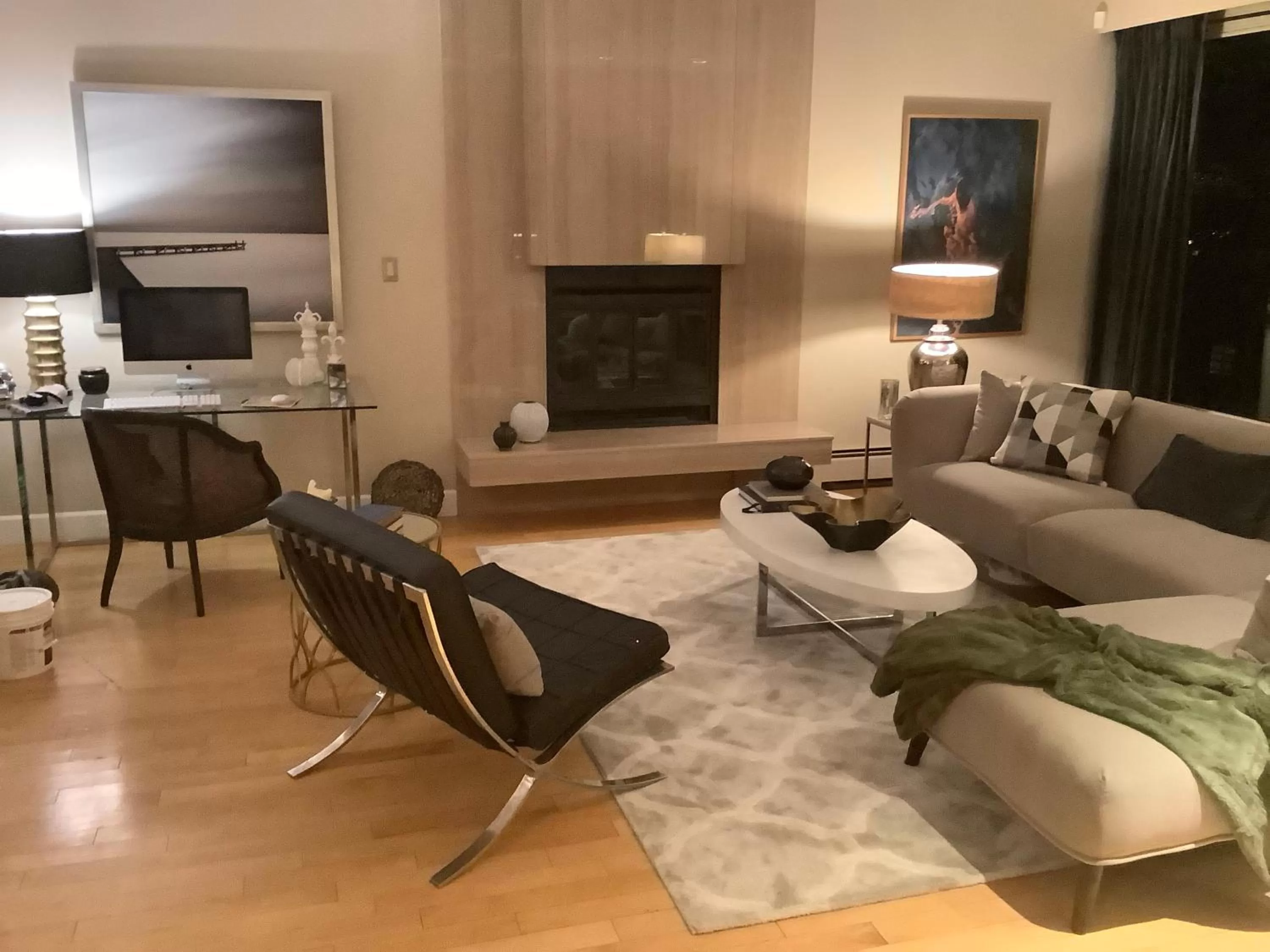 flat iron, Seating Area in Suite Smart Vancouver