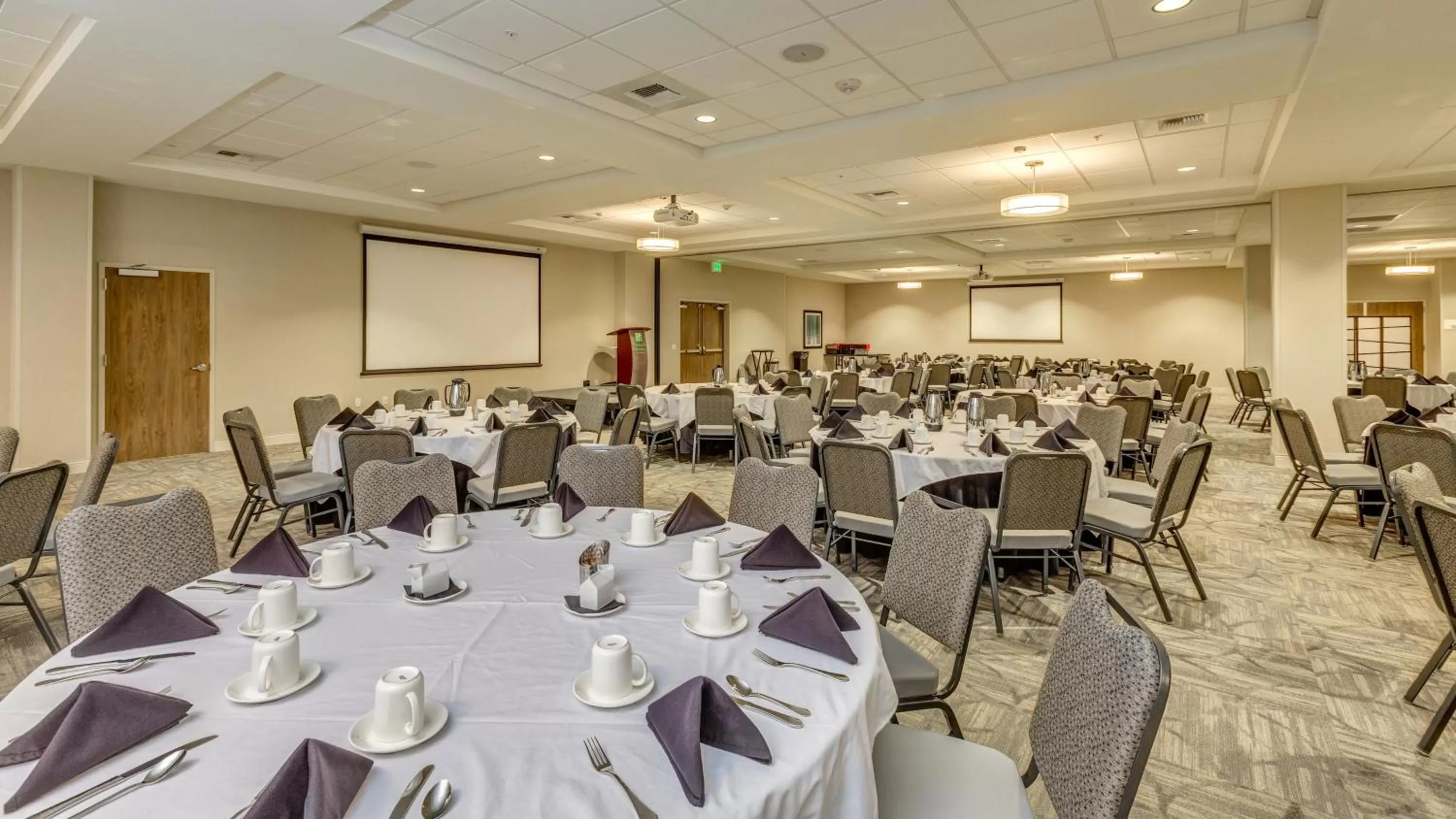 Meeting/conference room in Holiday Inn & Suites Bellingham by IHG