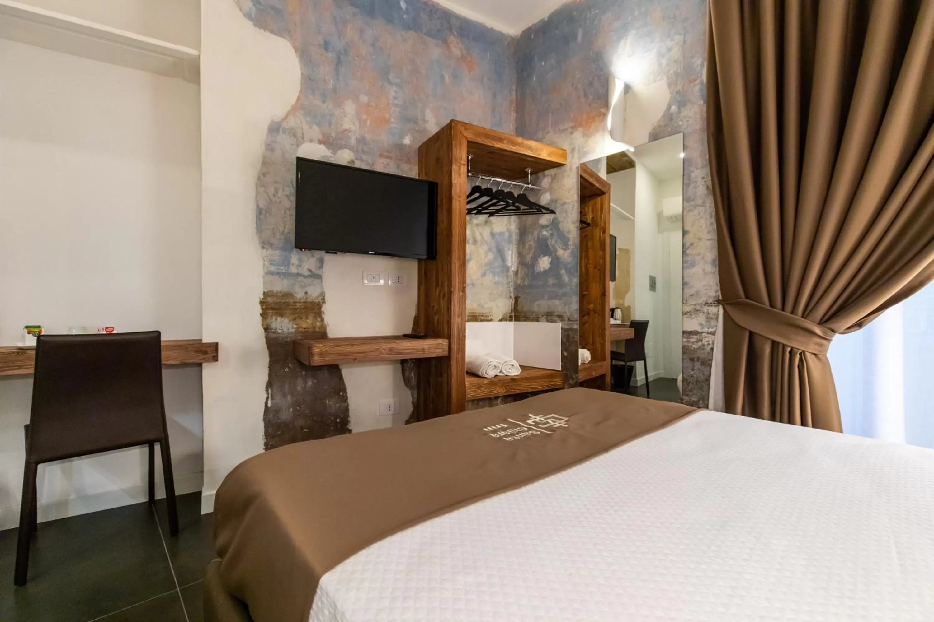 TV and multimedia, Bed in Santa Chiara Inn