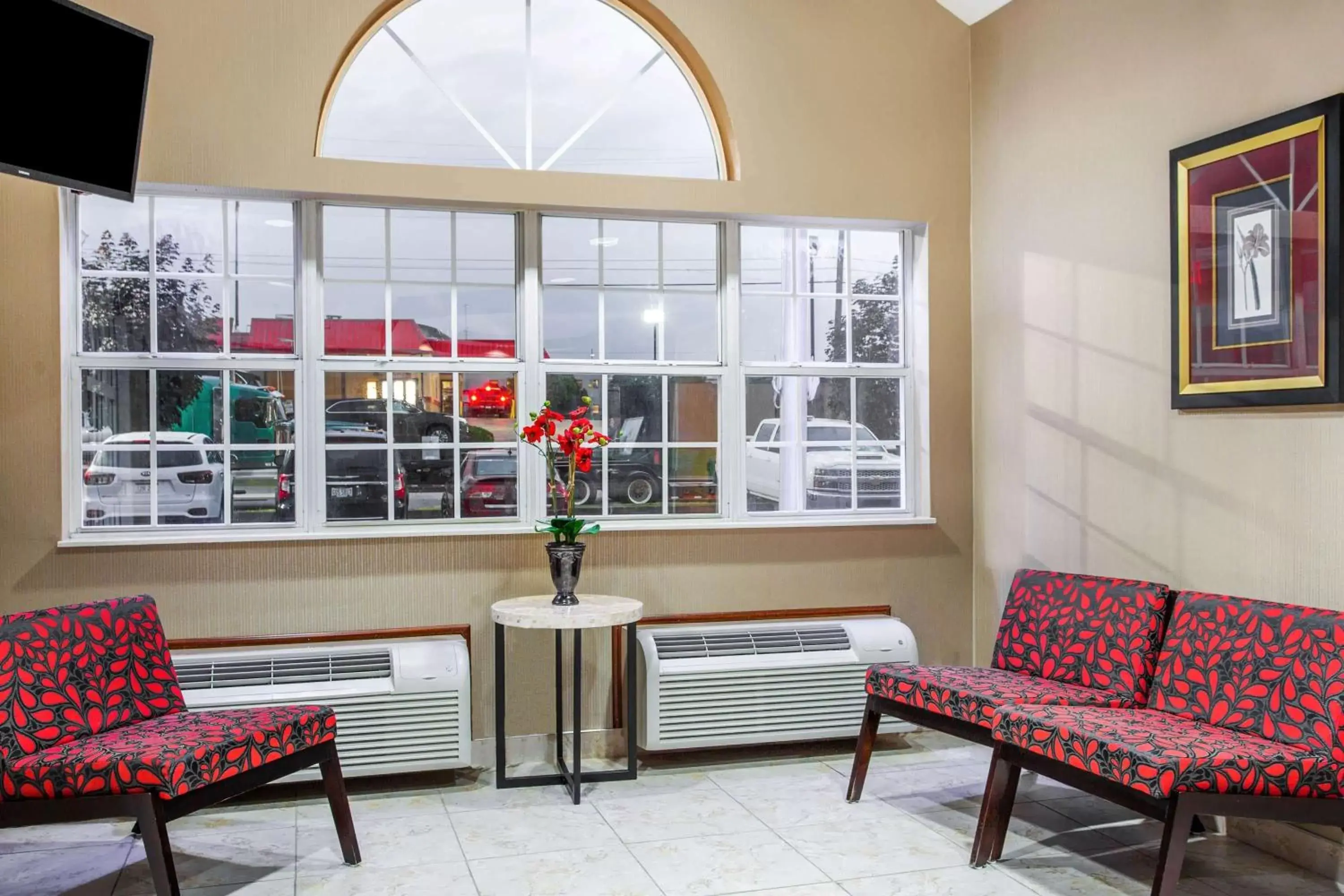 Lobby or reception, Seating Area in Microtel Inn & Suites by Wyndham Charleston