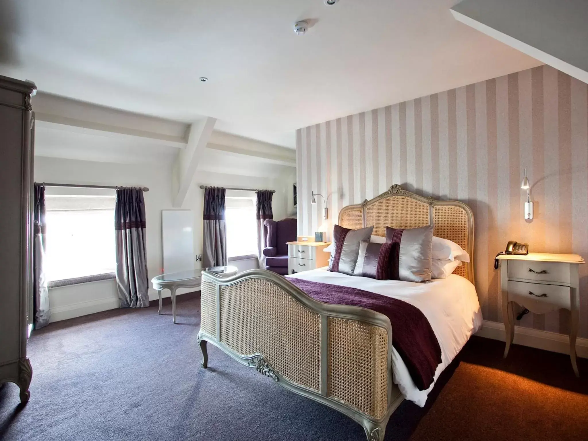 Bedroom, Seating Area in The Royal Hotel