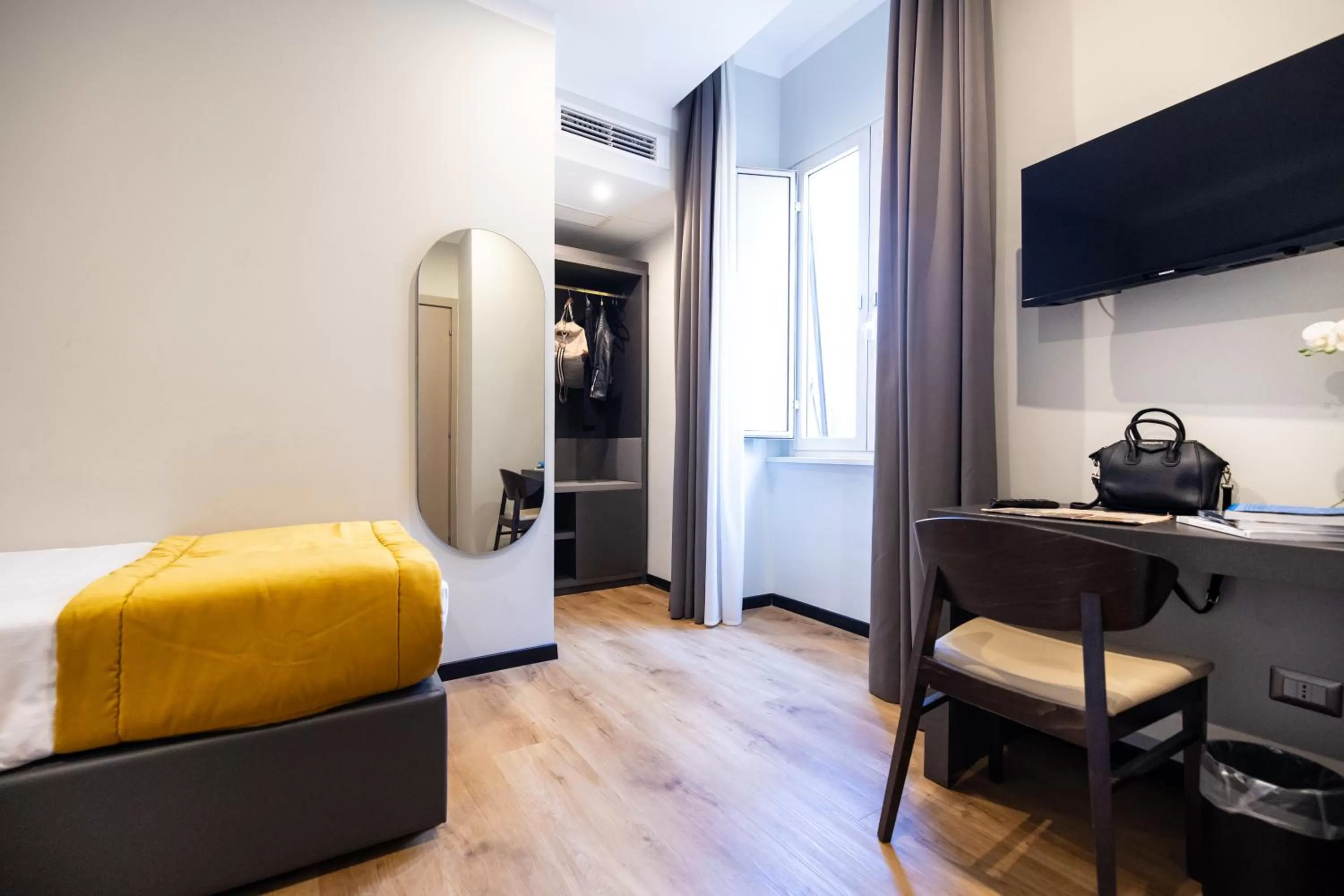 Seating area, Bed in The Cross Hotel