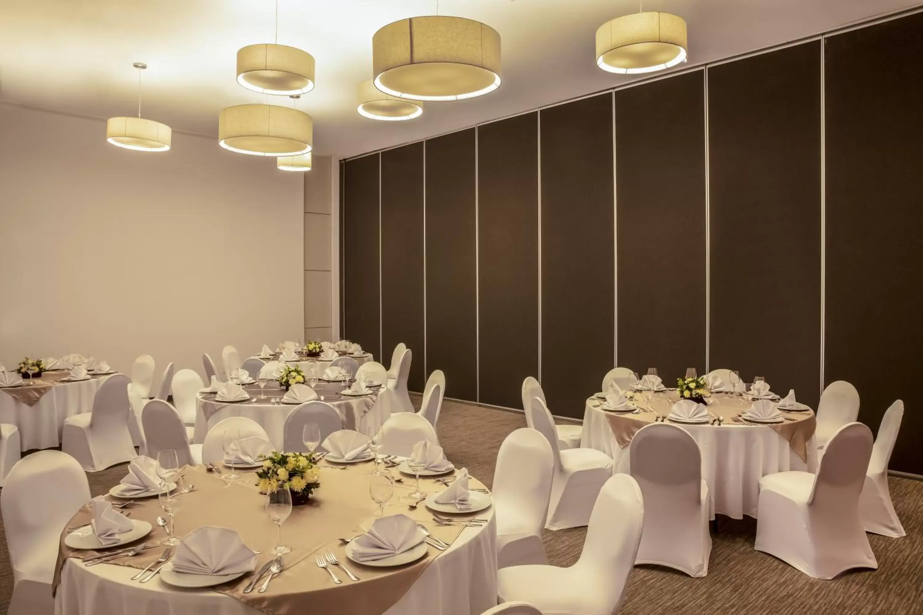 Meeting/conference room, Restaurant/Places to Eat in Fiesta Inn Parque Puebla