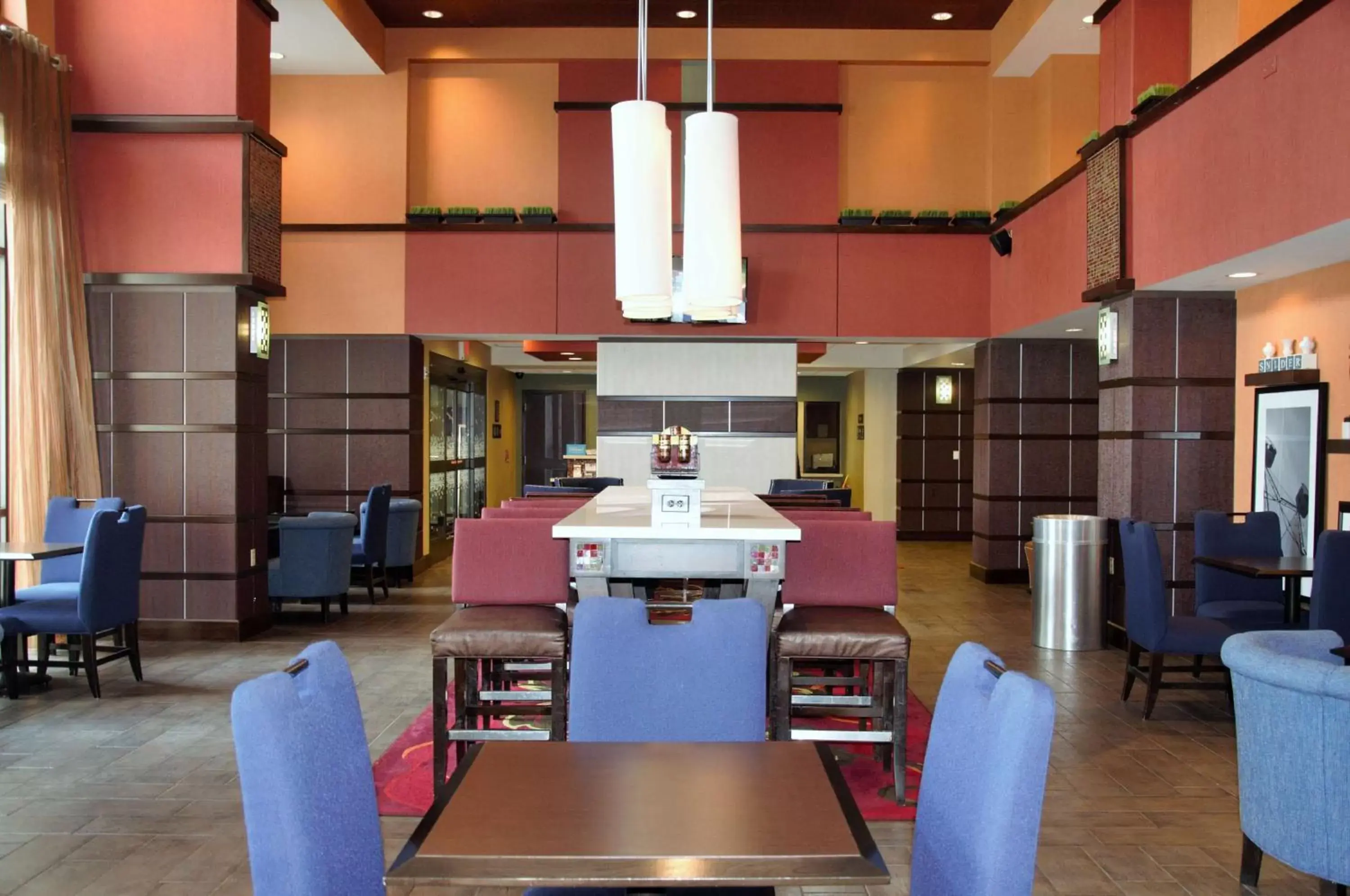 Lobby or reception in Hampton Inn & Suites Cincinnati / Uptown - University Area