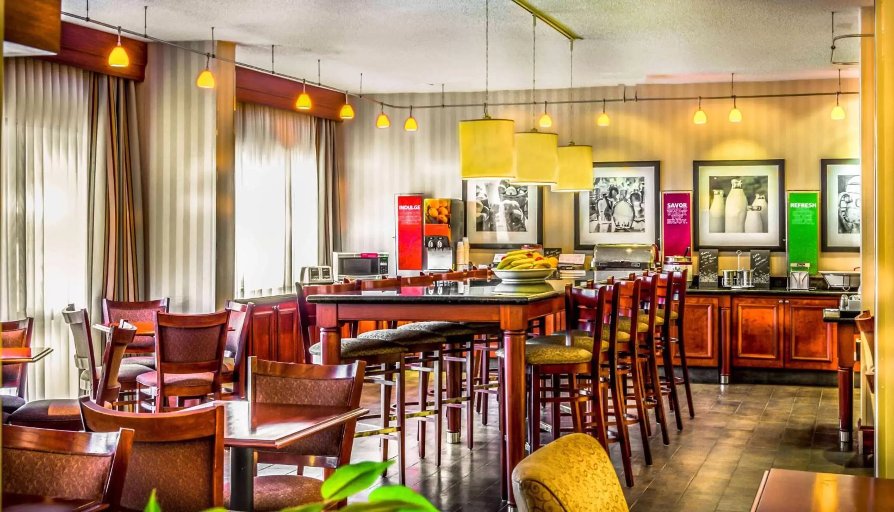 Restaurant/Places to Eat in Hampton Inn Washington