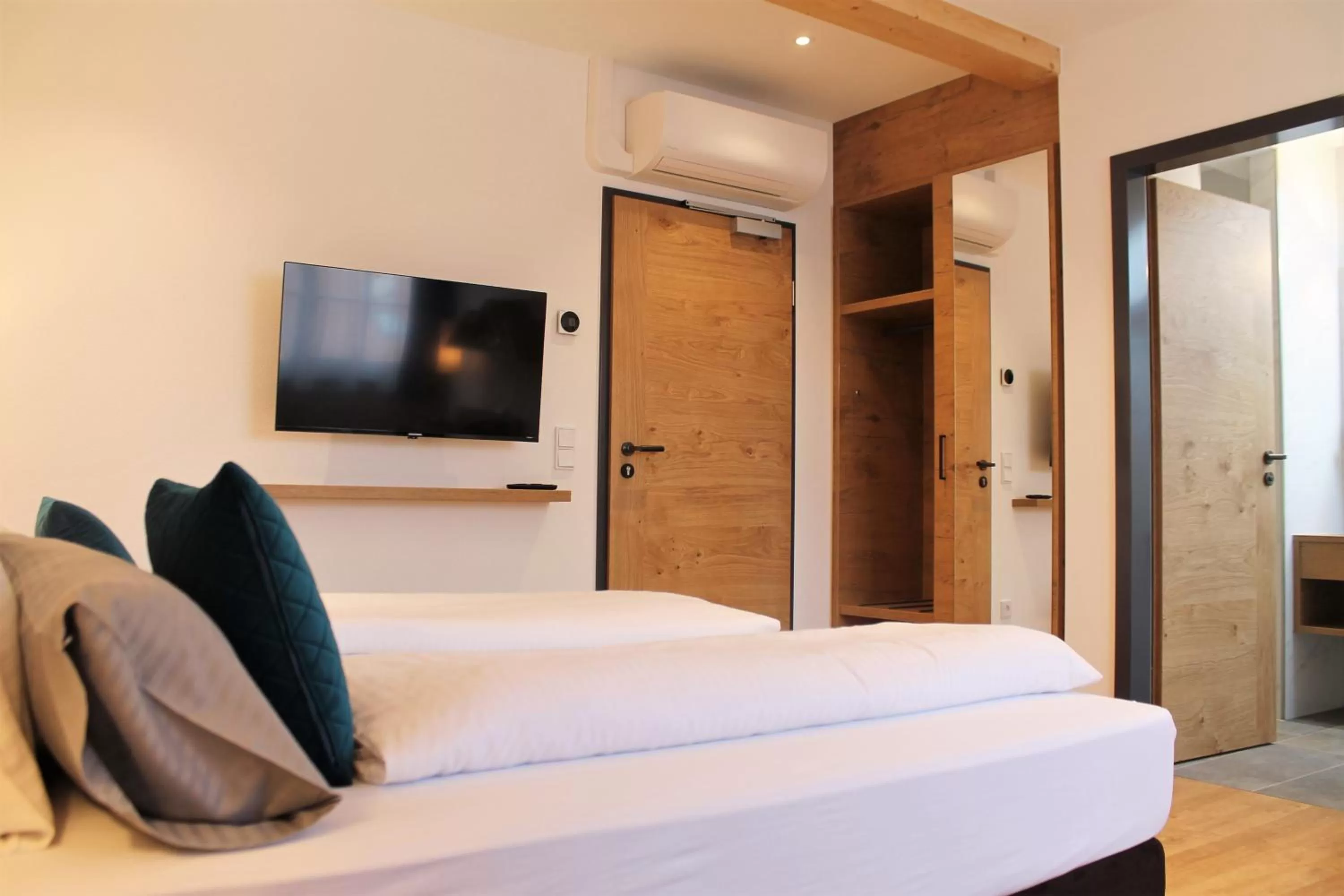 Photo of the whole room, Bed in Gasthaus Steidl