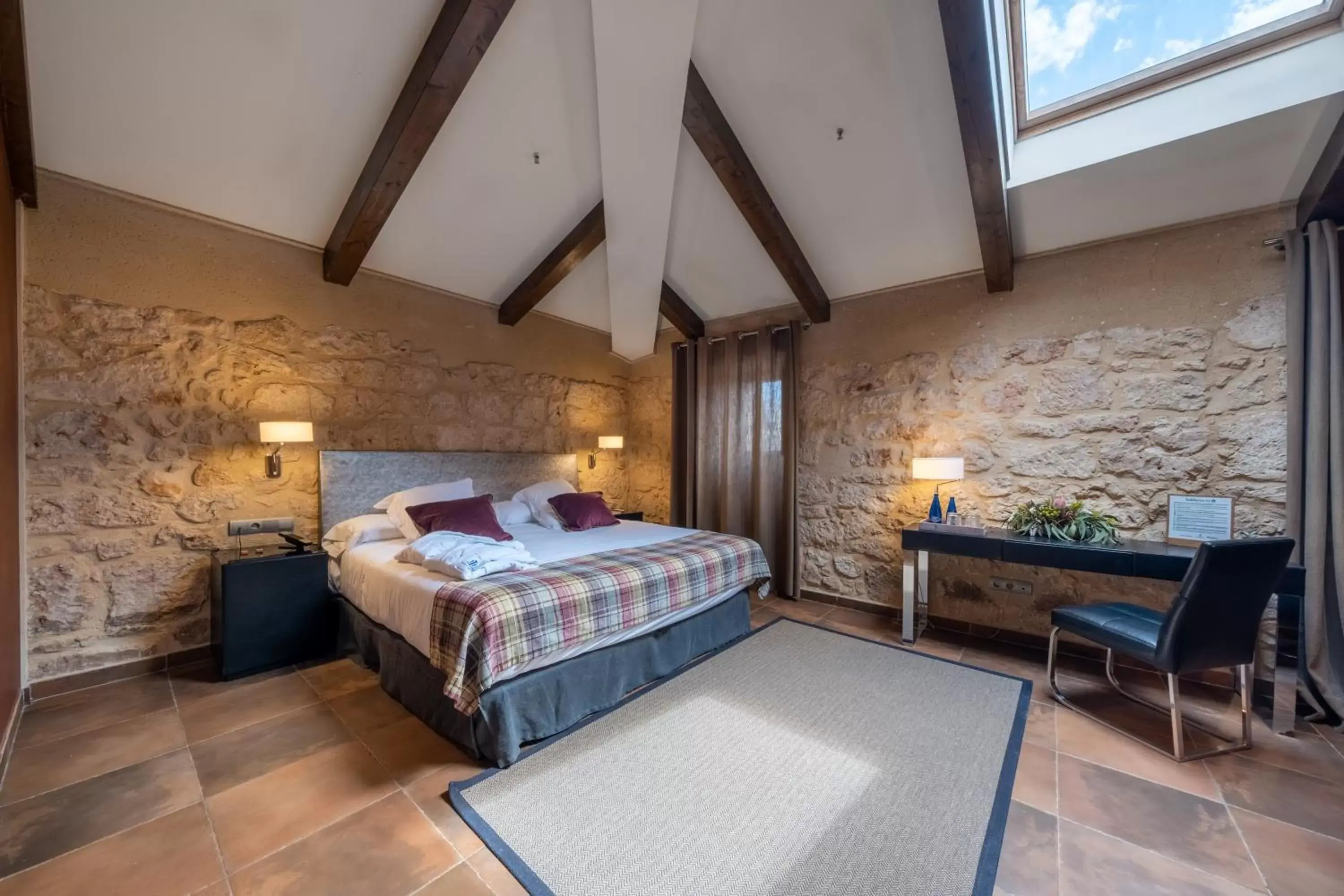 Photo of the whole room, Bed in Castilla Termal Burgo de Osma
