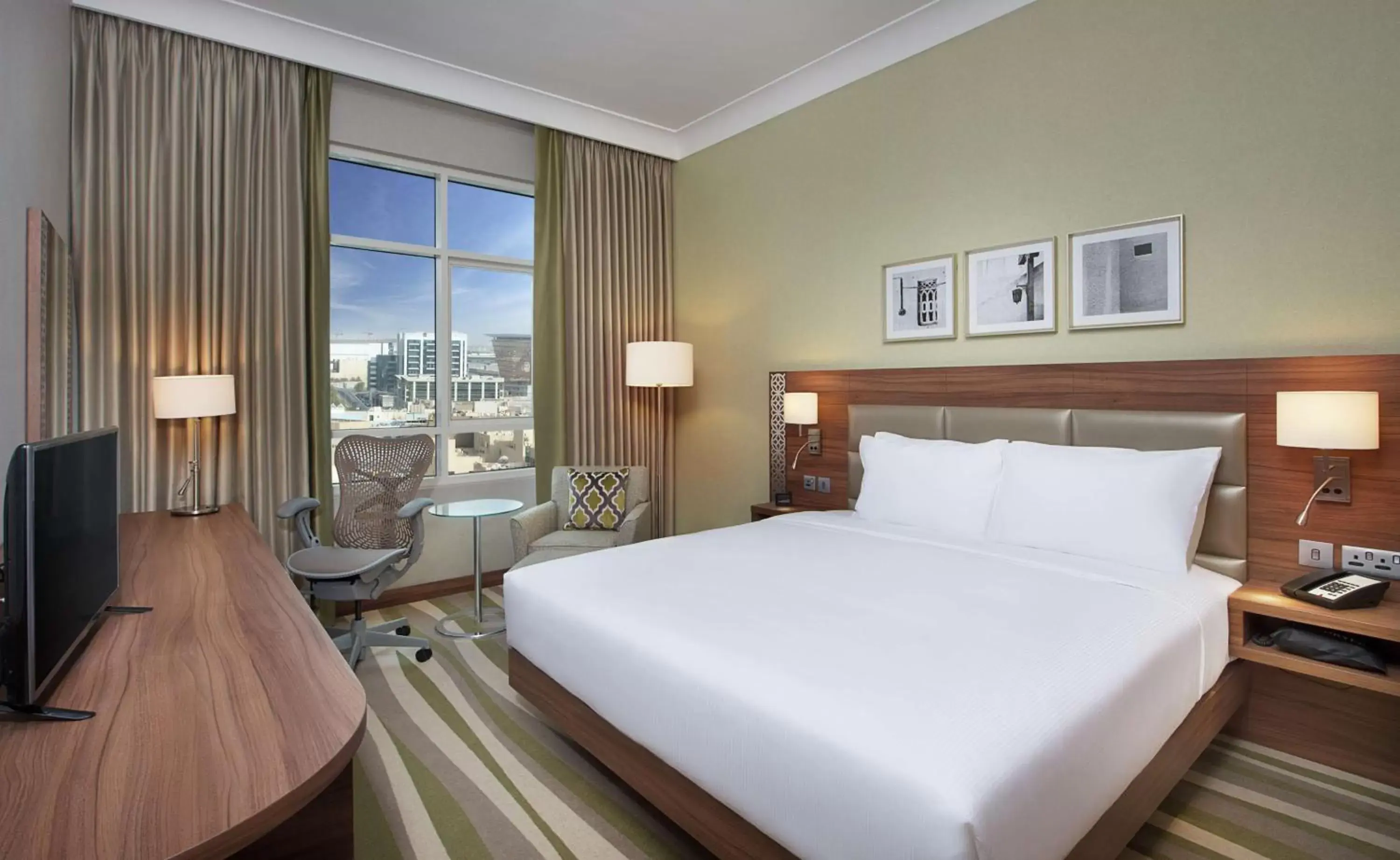 Bed in Hilton Garden Inn Dubai Al Muraqabat - Deira