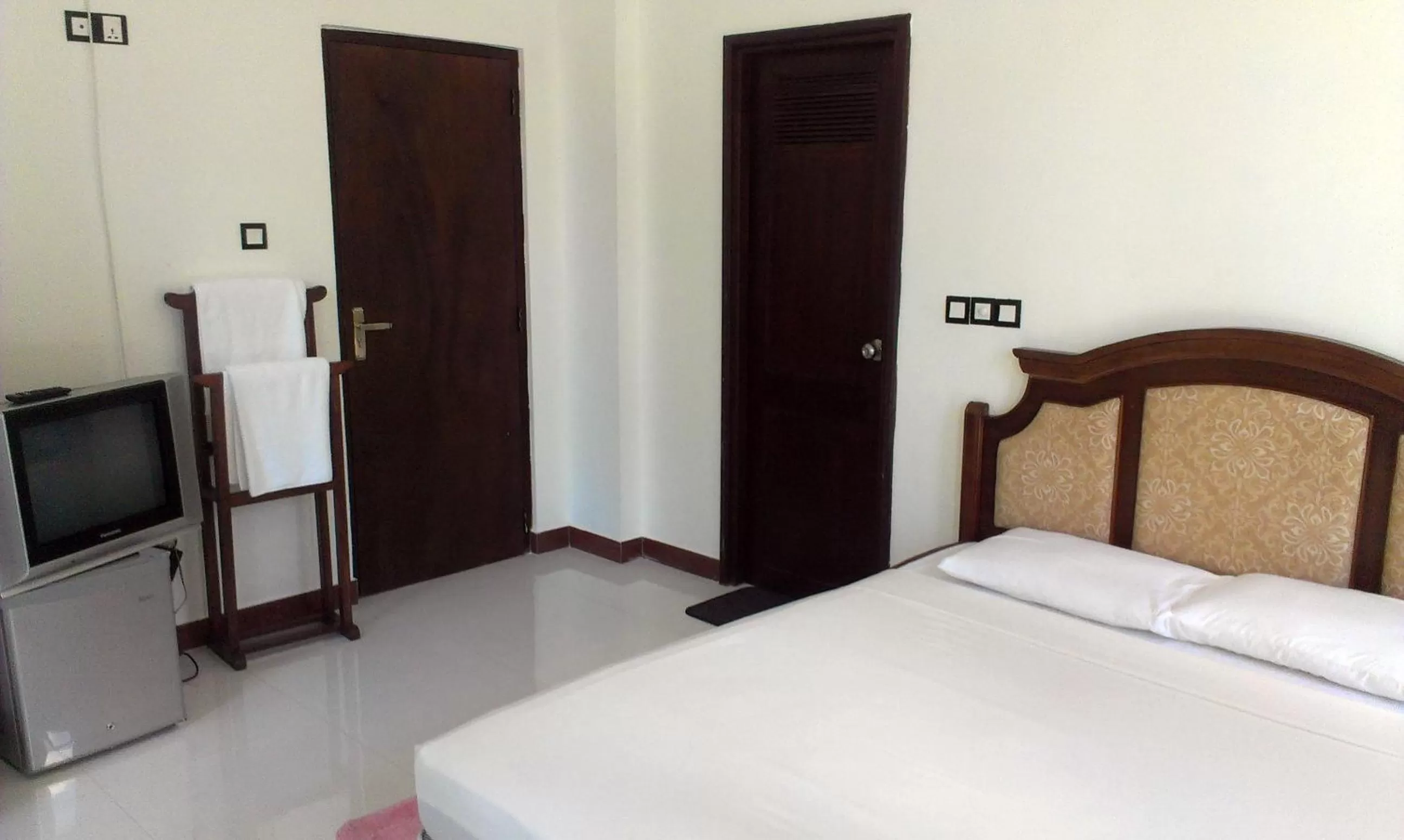 Photo of the whole room, Bed in Eagle's Residence