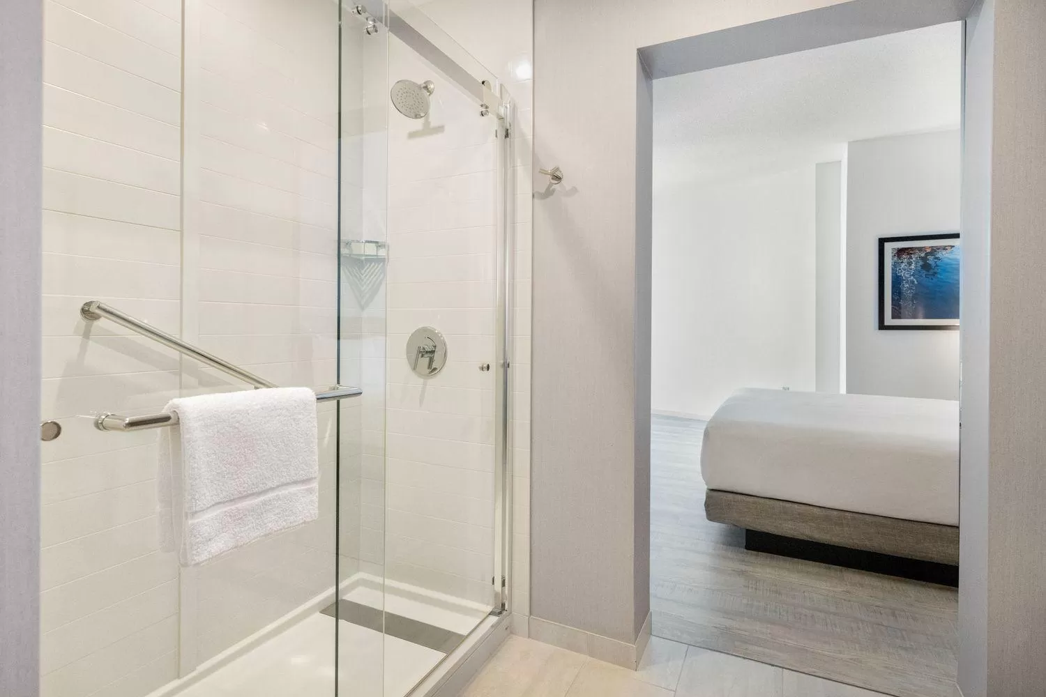 Bathroom, Bed in Hyatt Place West Palm Beach