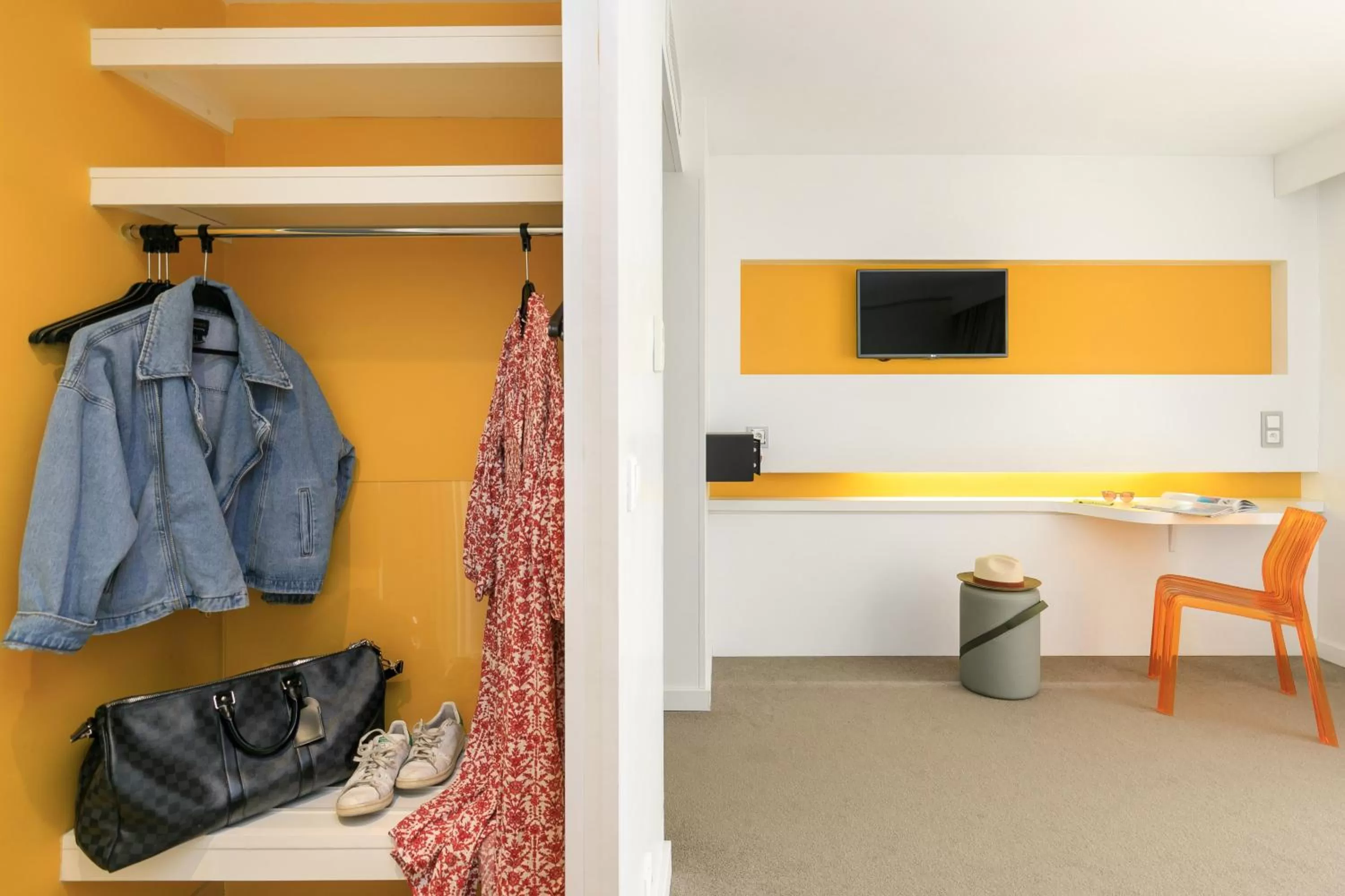 Seating area in Ibis Styles Menton Centre