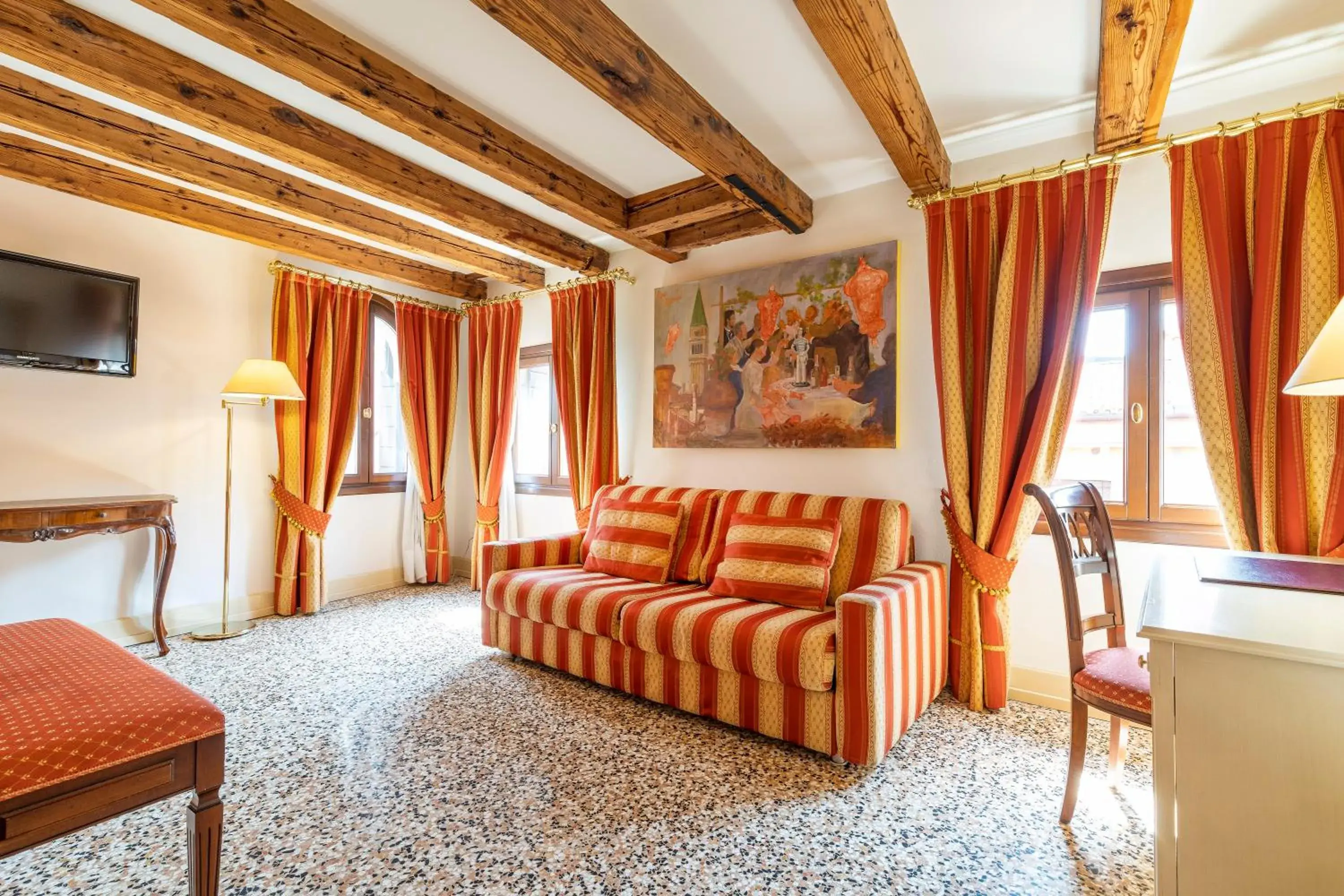 Bedroom, Seating Area in Hotel Bella Venezia
