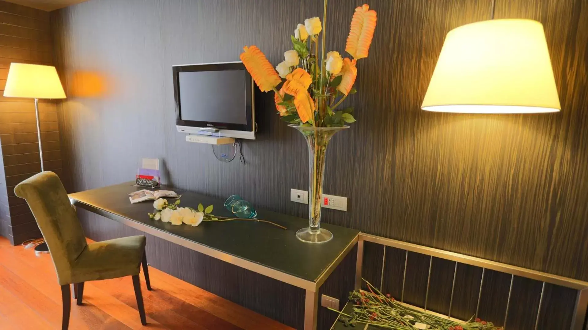 TV/Entertainment Center in Hotel Porta Felice & Spa