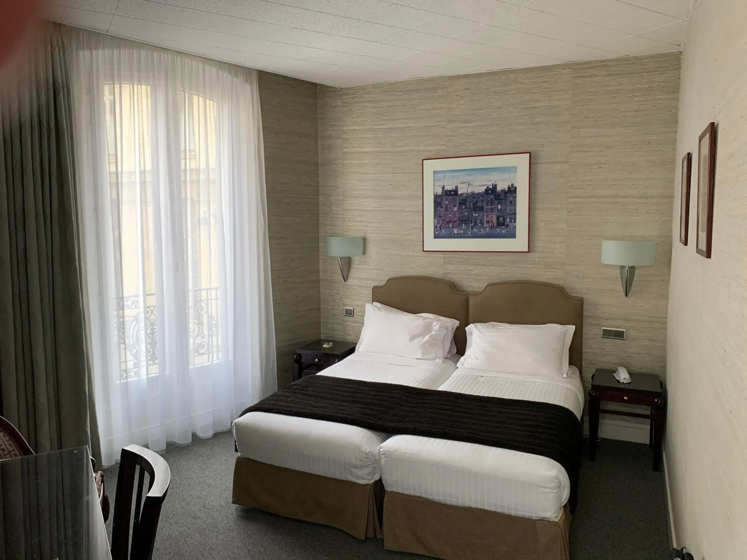 Photo of the whole room, Bed in Hôtel Delavigne