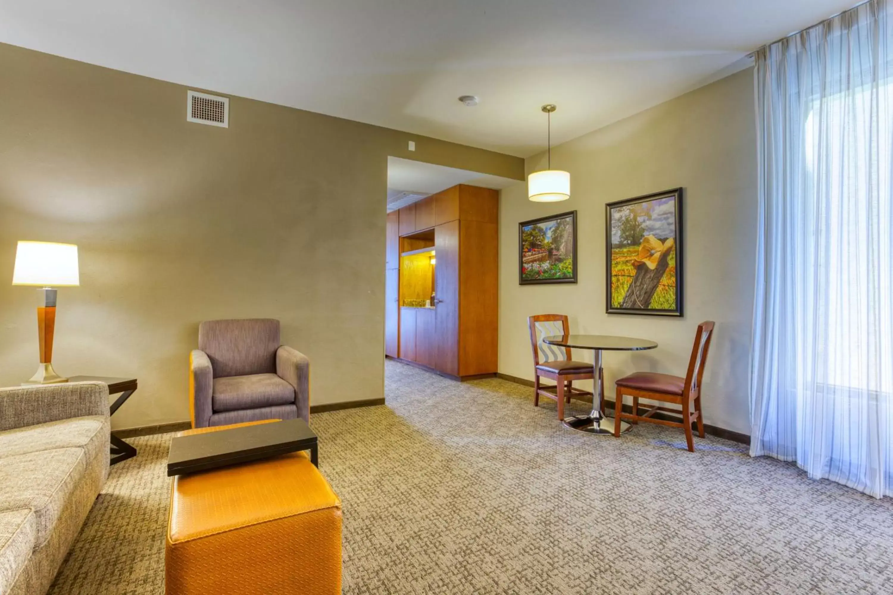 Photo of the whole room, Seating Area in Drury Plaza Hotel San Antonio Riverwalk