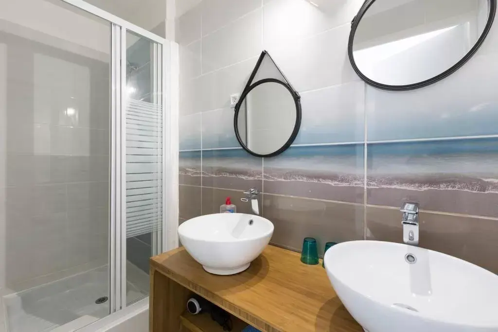 Family Room in Chambres d'hôtes - Les Palmiers Family Room in Chambres d'hôtes - Les Palmiers