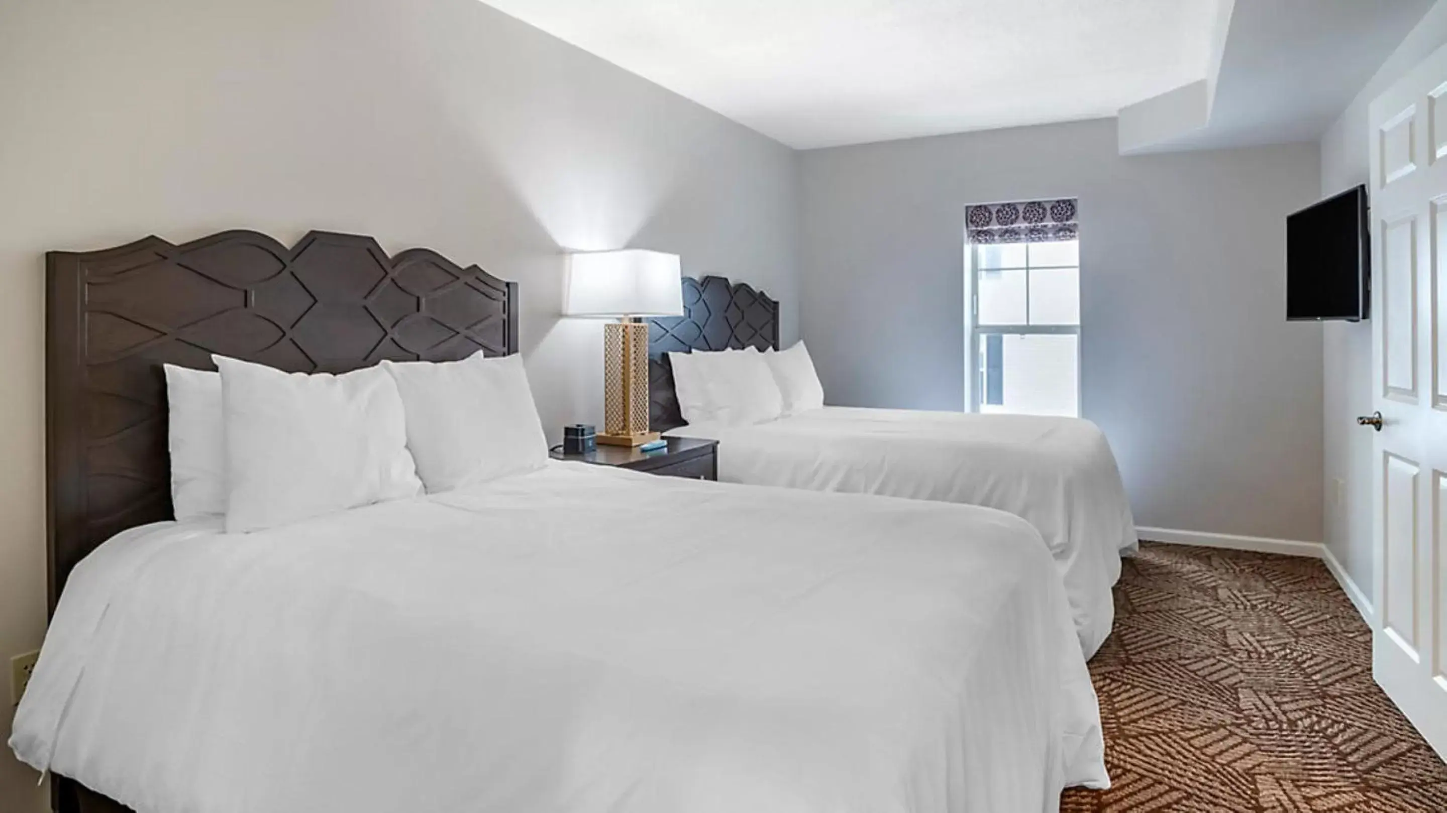 Bed in Bluegreen Vacations Suites at Hershey