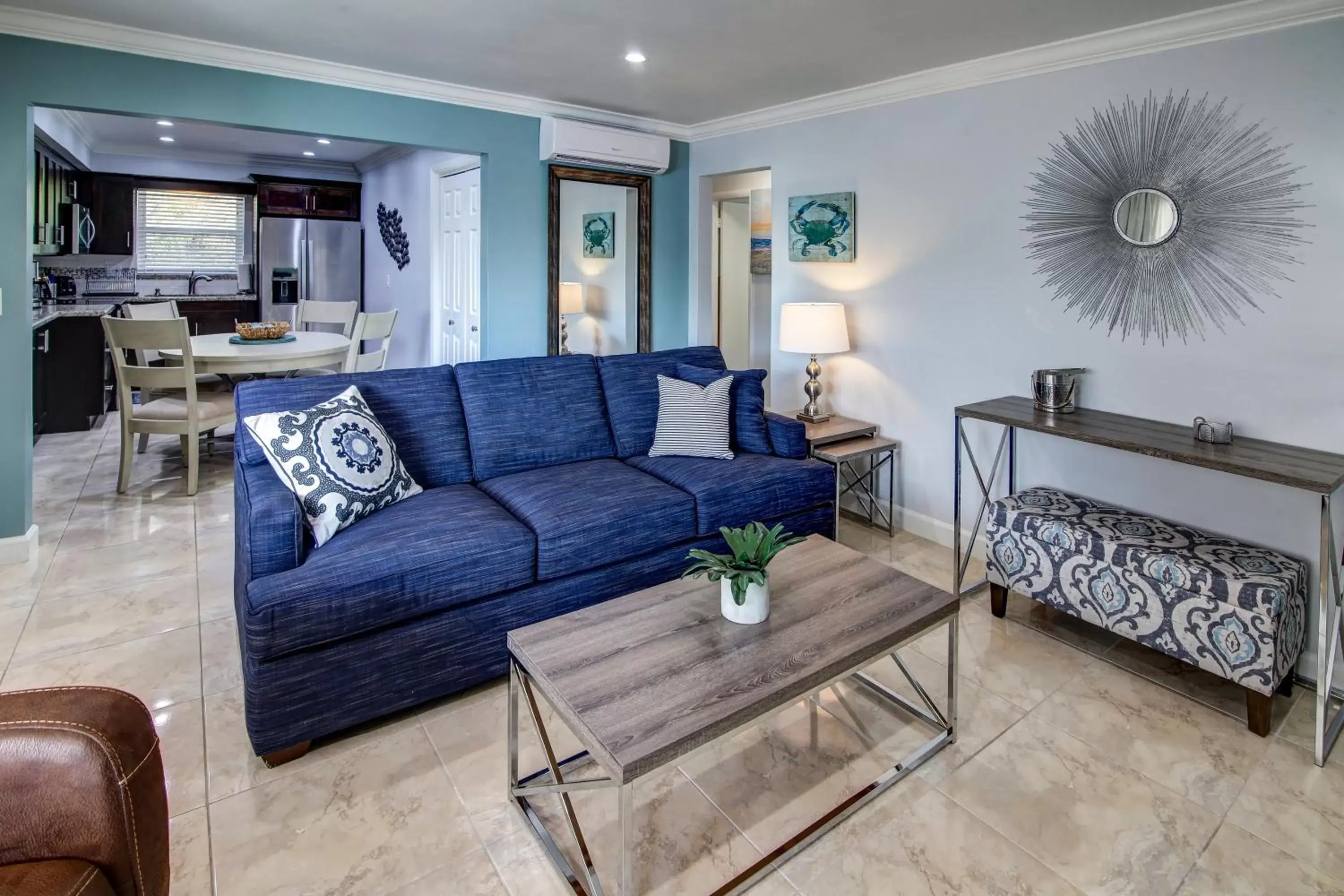 Living room in May-Dee Suites in Florida Living room in May-Dee Suites in Florida