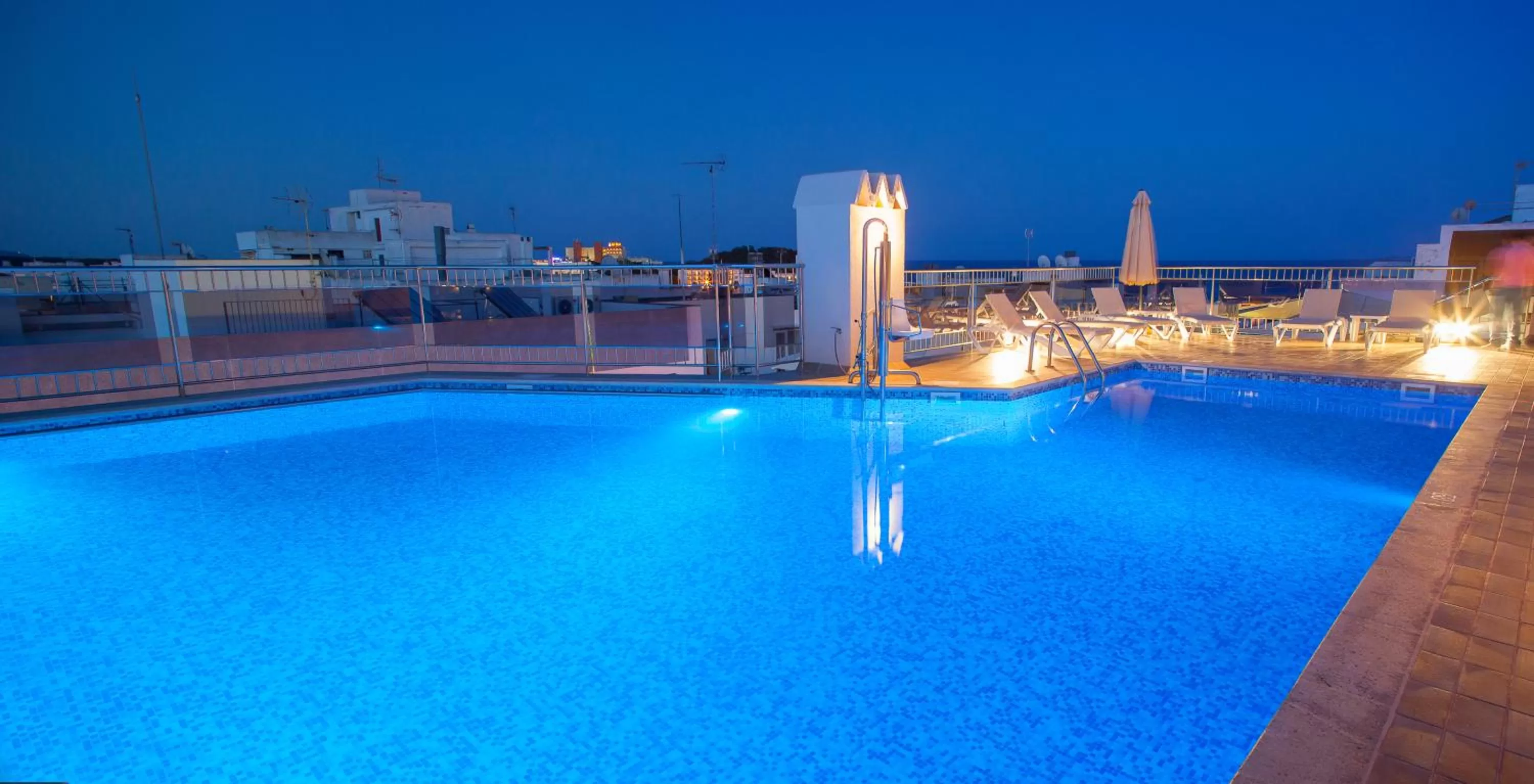 Swimming pool in Aparthotel Duquesa Playa