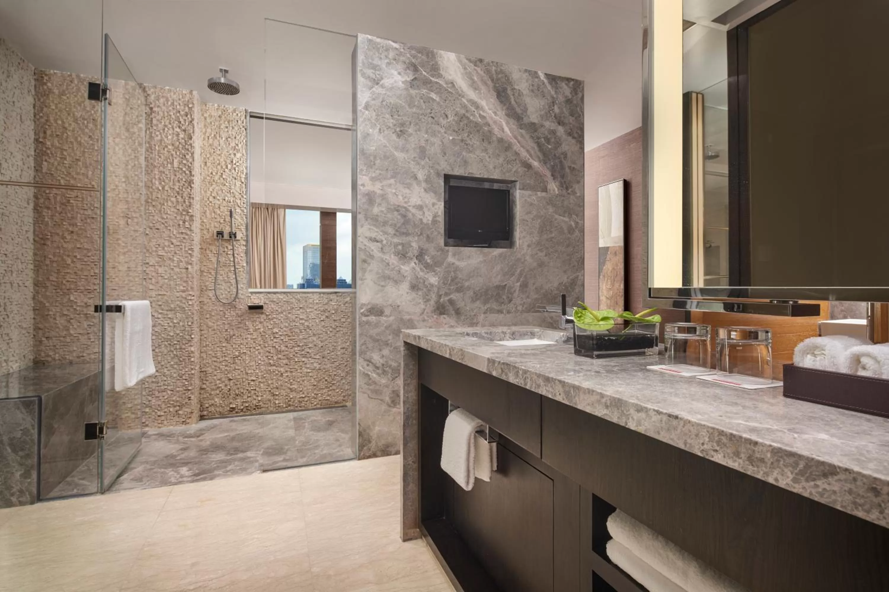 Shower in Grand Hyatt Guangzhou