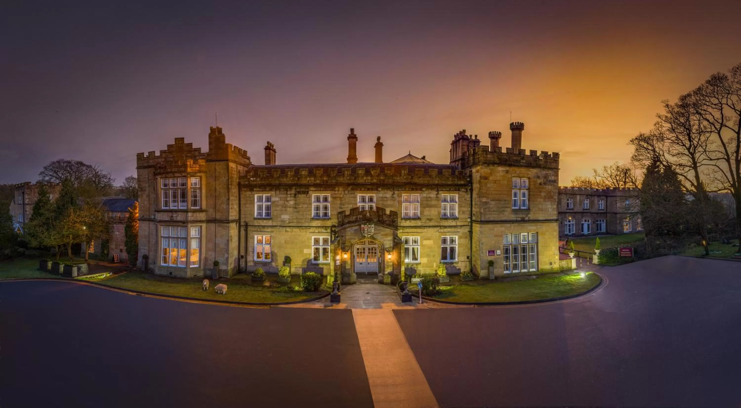 Facade/entrance in Mercure Blackburn Dunkenhalgh Hotel & Spa