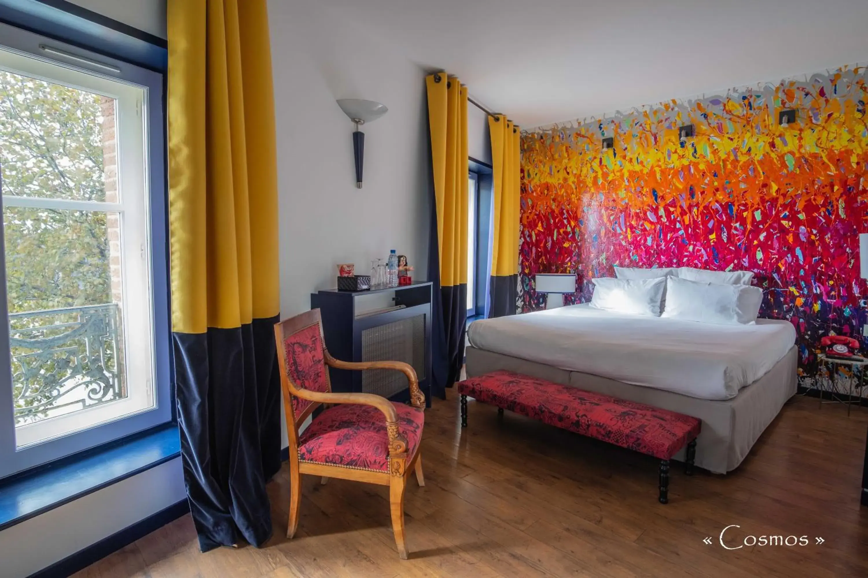 Pets, Bed in Hotel Des Beaux Arts
