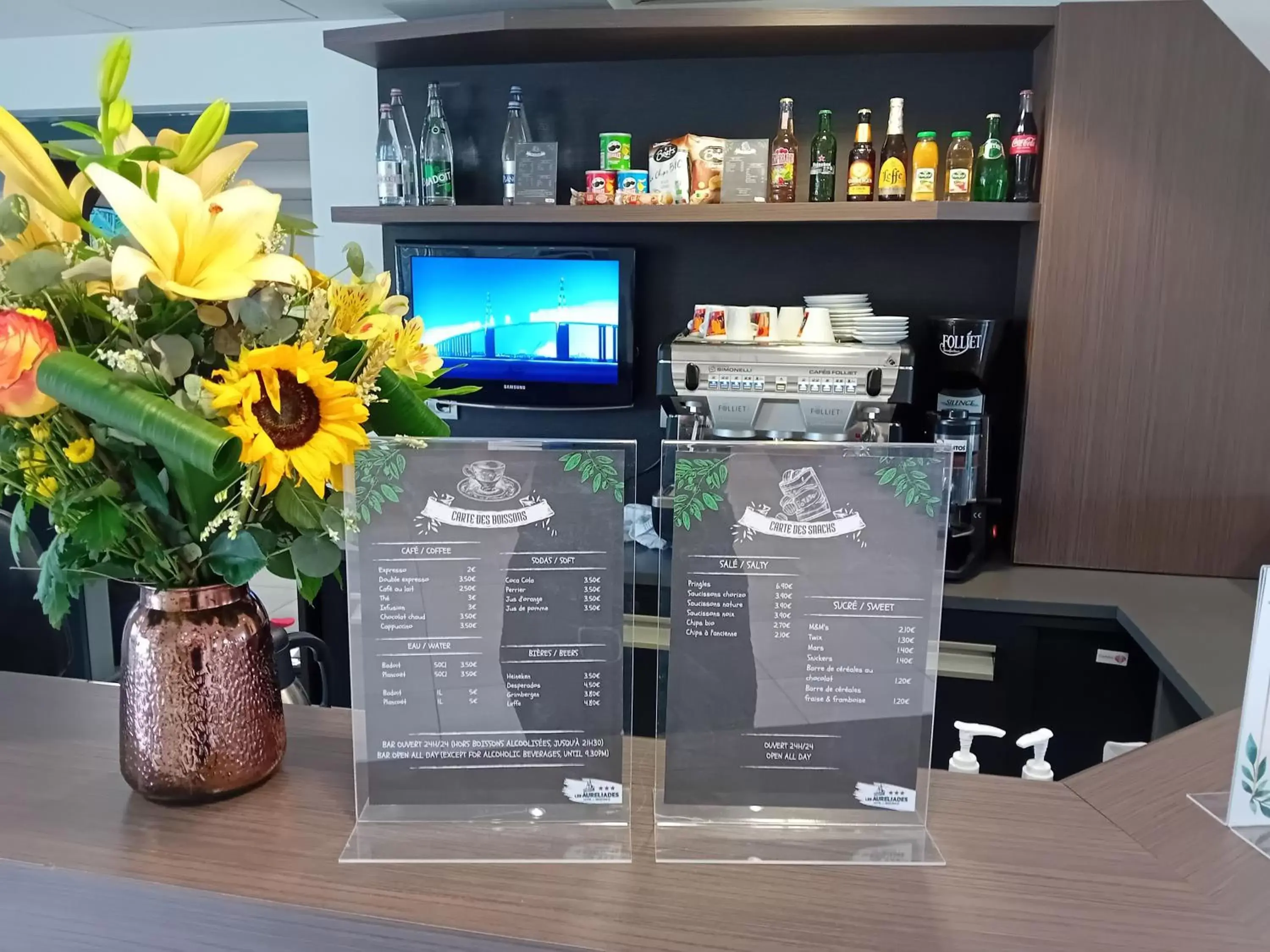 Lounge or bar in Best Western Les Aureliades Saint Nazaire Lounge or bar in Best Western Les Aureliades Saint Nazaire