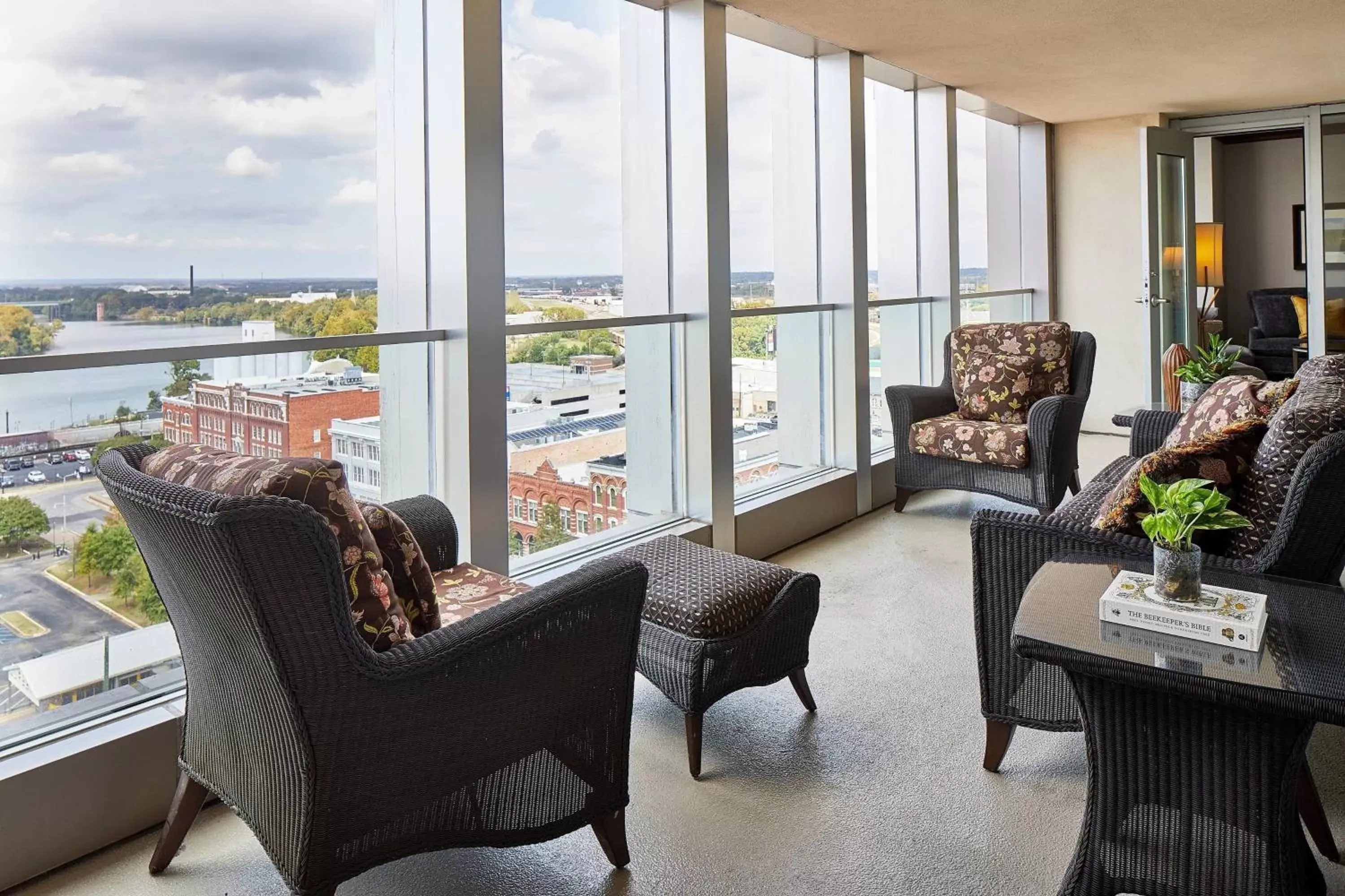 Photo of the whole room, Seating Area in Renaissance Montgomery Hotel & Spa at the Convention Center