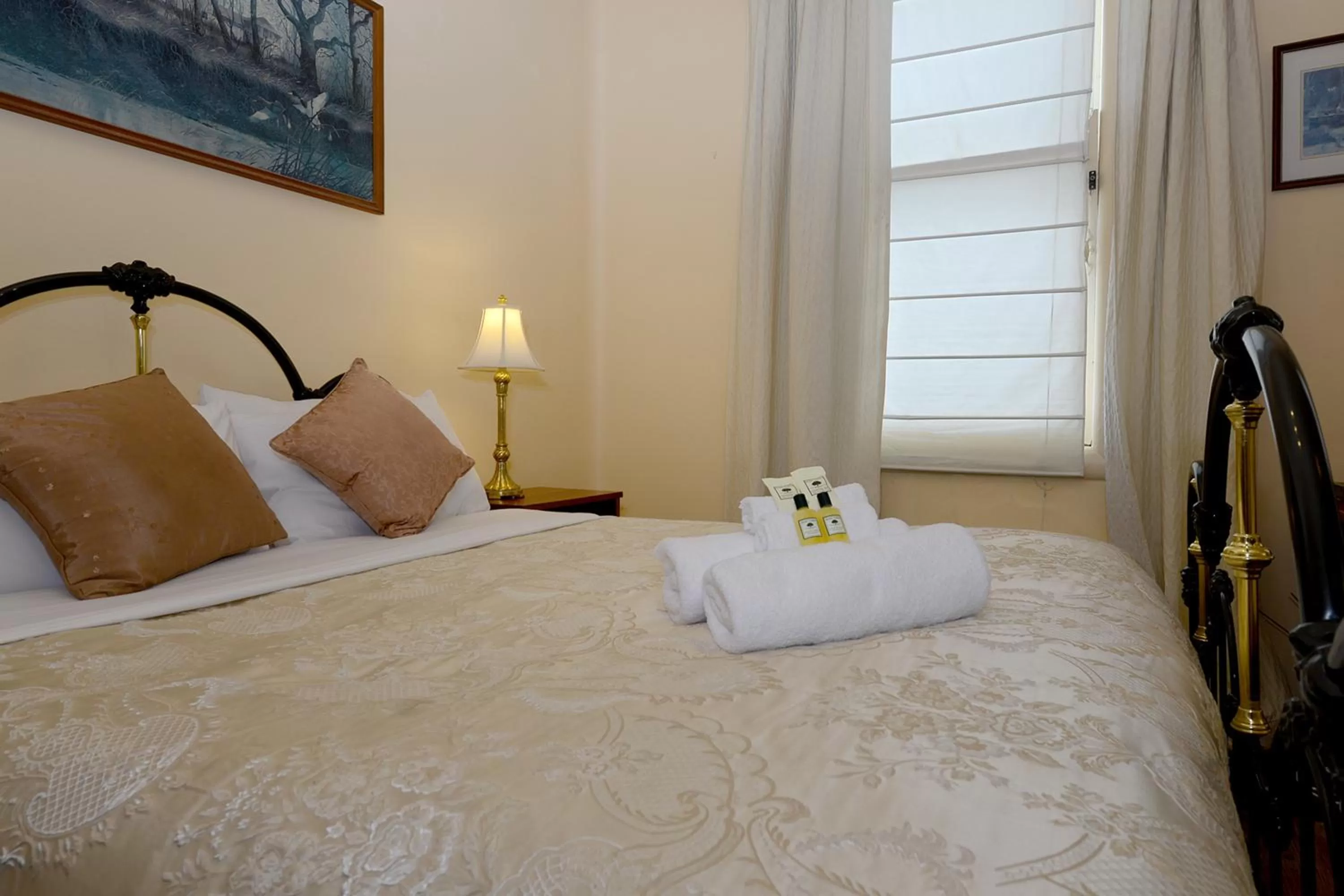 Bedroom, Bed in Edinburgh Gallery Bed & Breakfast