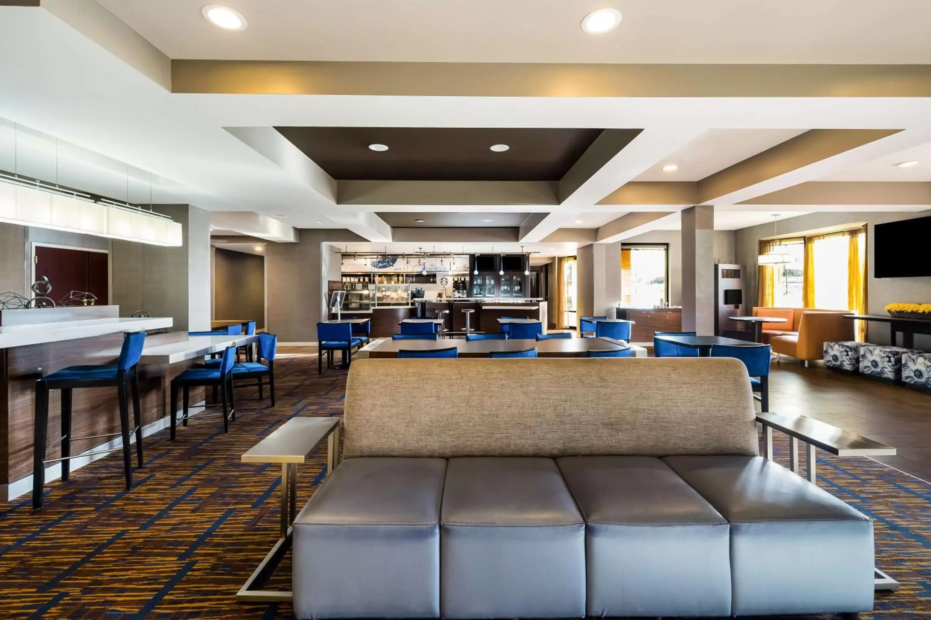 Lobby or reception, Restaurant/Places to Eat in Sonesta Select Detroit Novi