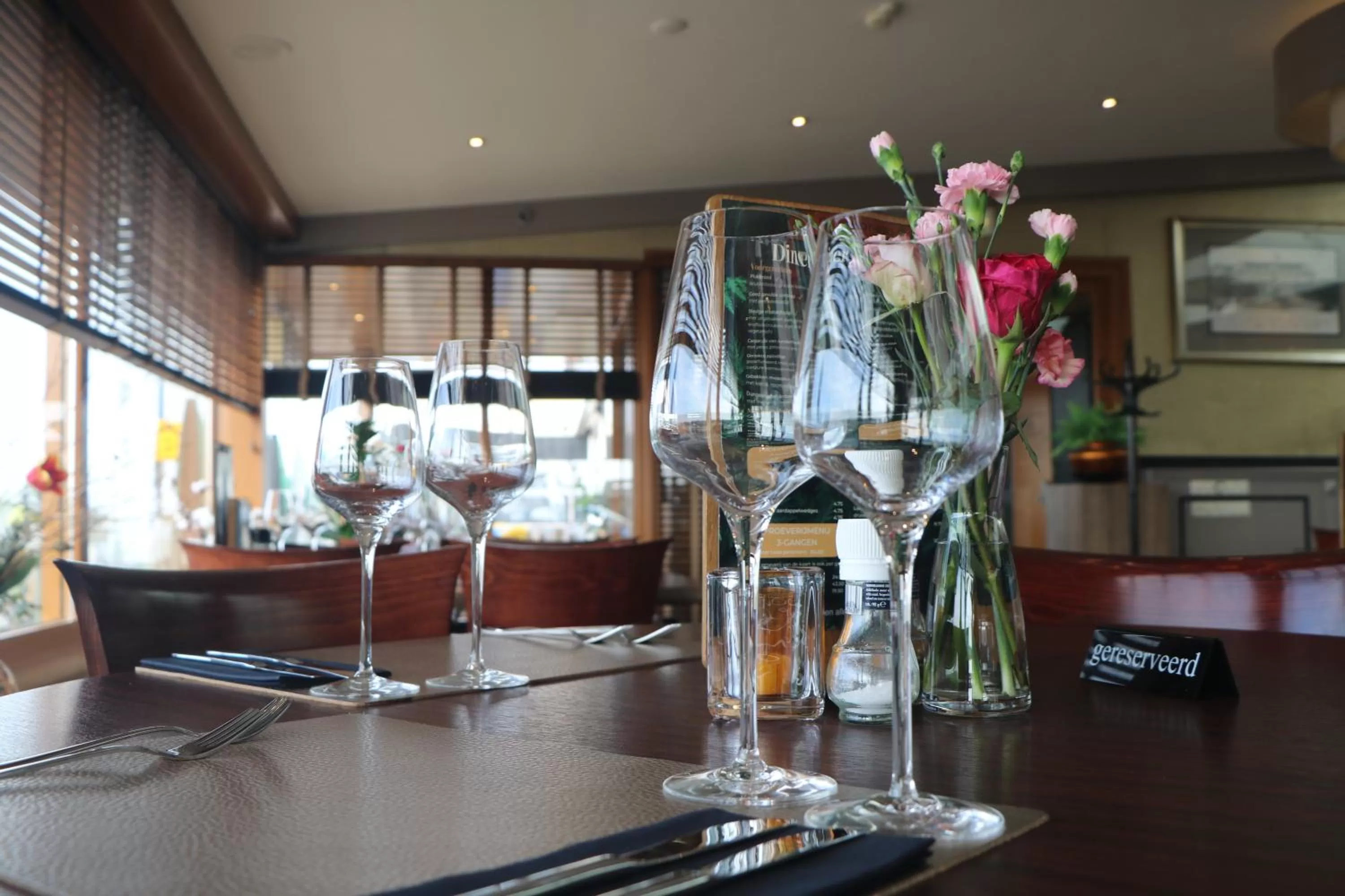 Restaurant/places to eat in Two Brothers Noordwijk Beach