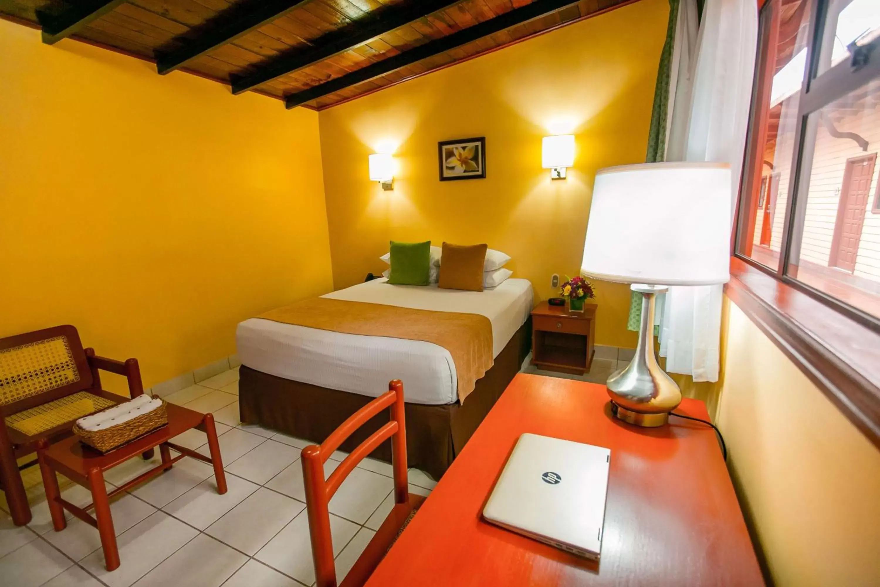 Photo of the whole room, Bed in Best Western Las Mercedes Airport