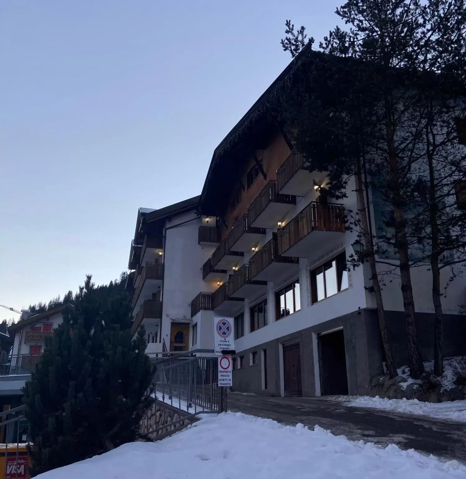 Property building, Winter in Hotel Pizboè