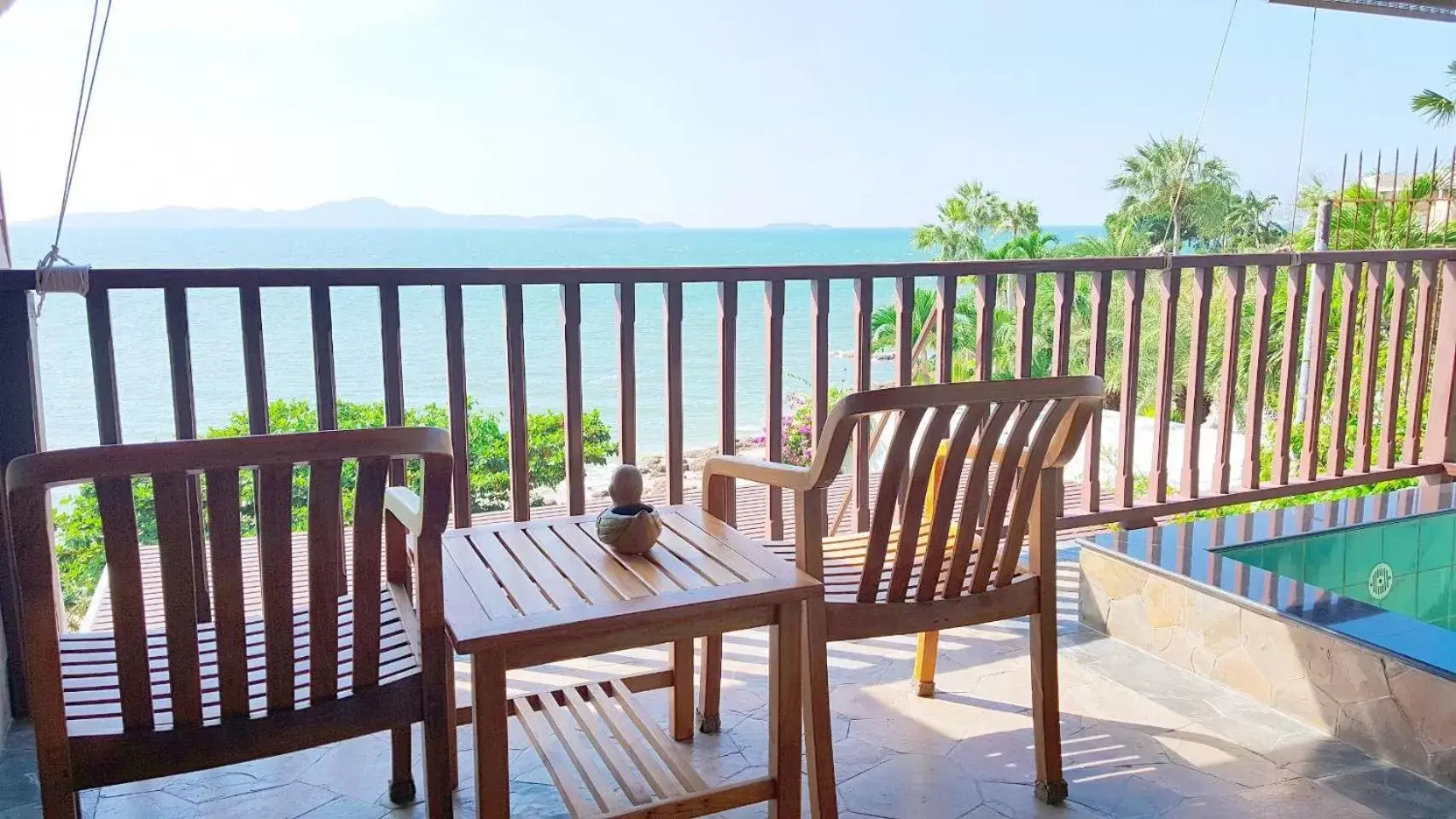 Balcony/Terrace in Birds and Bees Resort