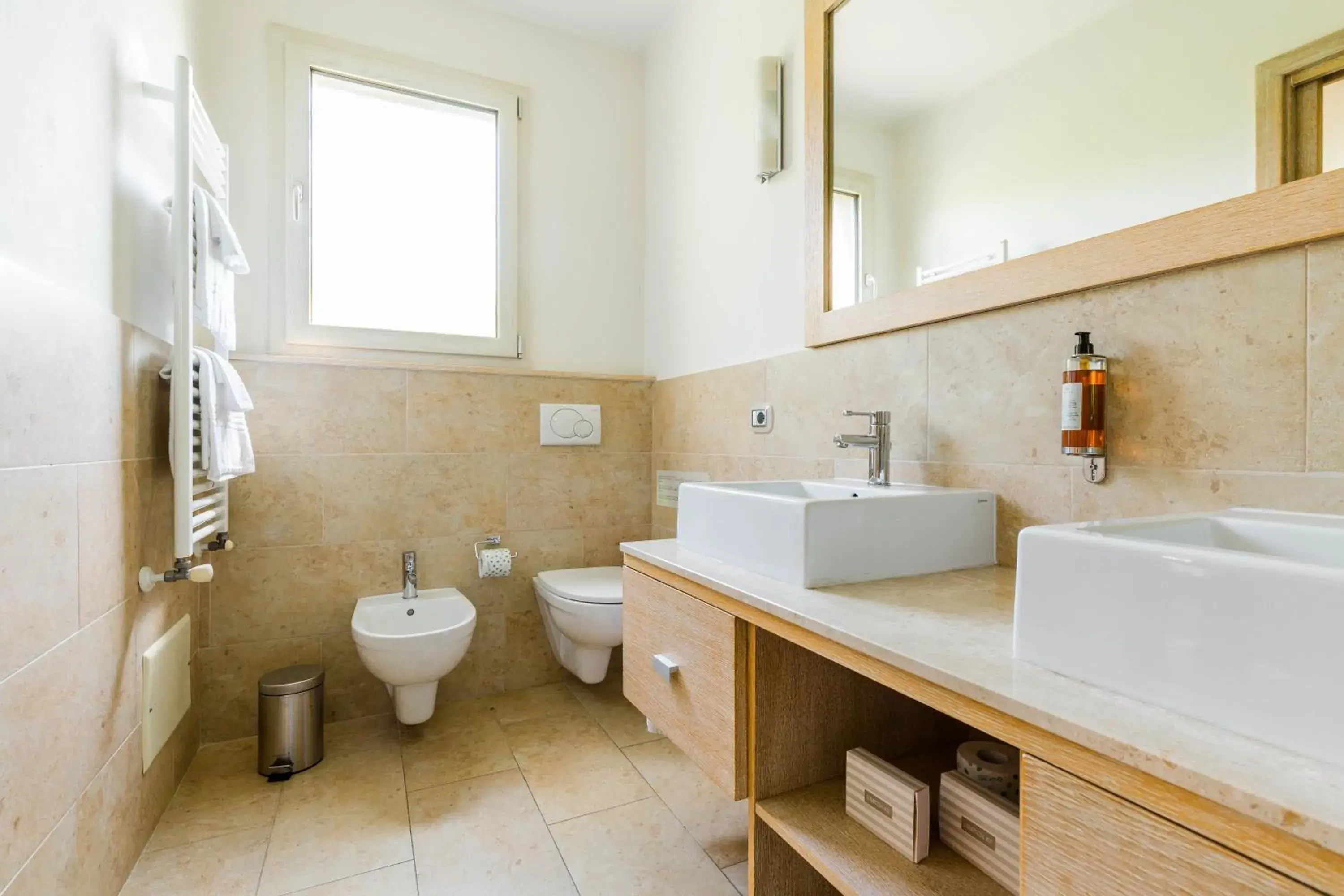 Toilet, Bathroom in Hotel Domomea