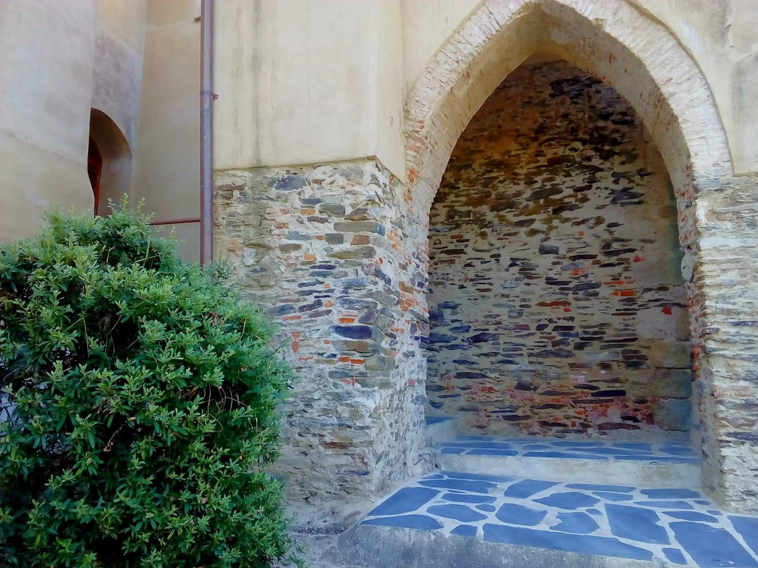 Garden, Bathroom in Hospedería Conventual de Alcántara