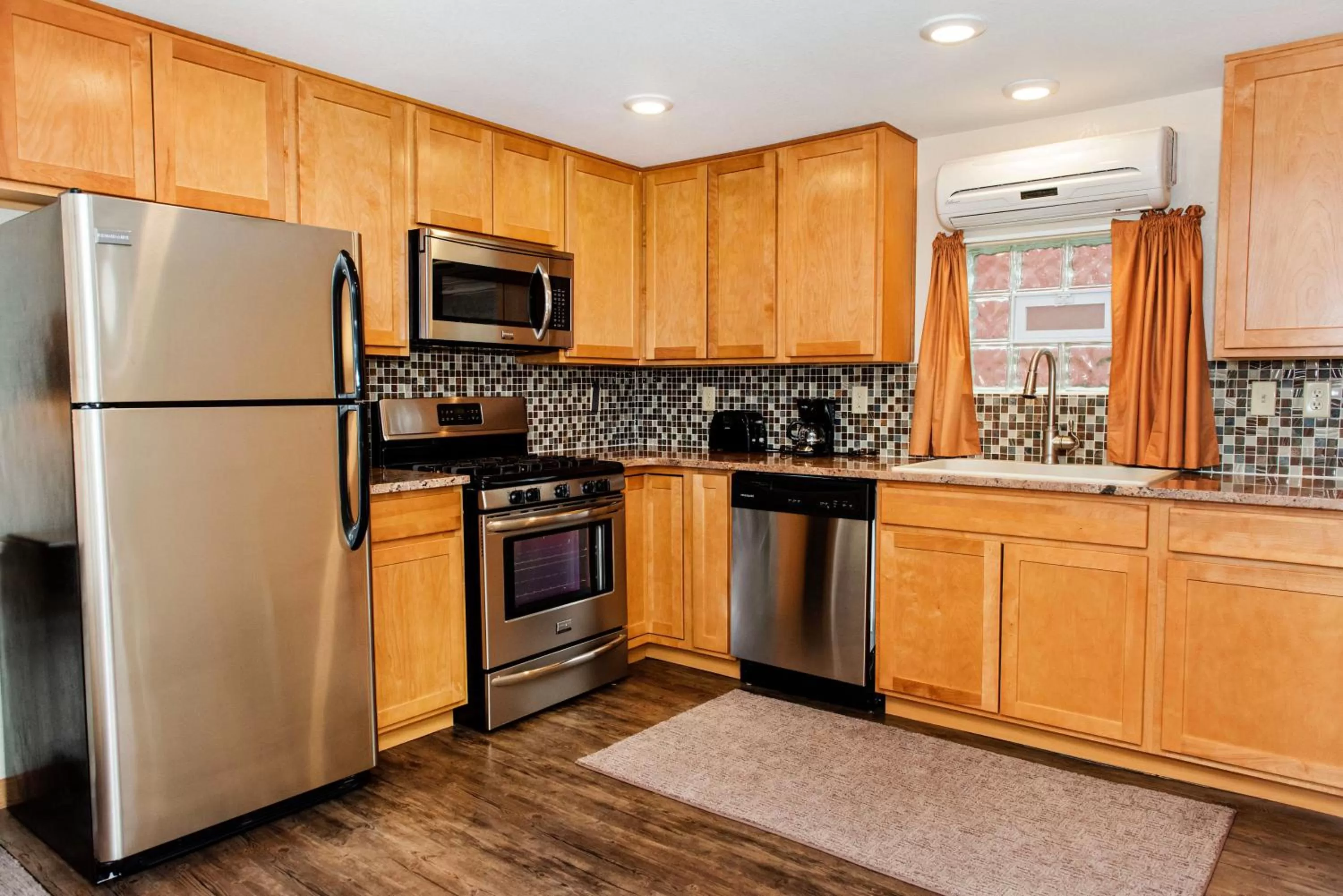 Kitchen or kitchenette, Kitchen/Kitchenette in Red Wing Motel