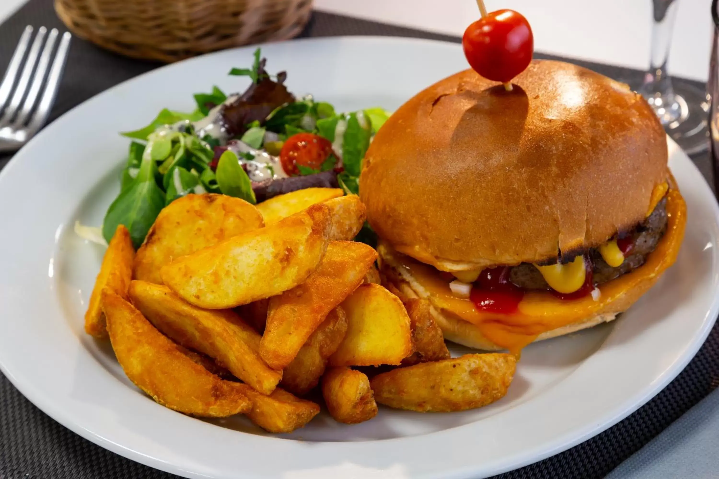 Food and drinks, Food in Comfort Hotel Aeroport Lyon St Exupery