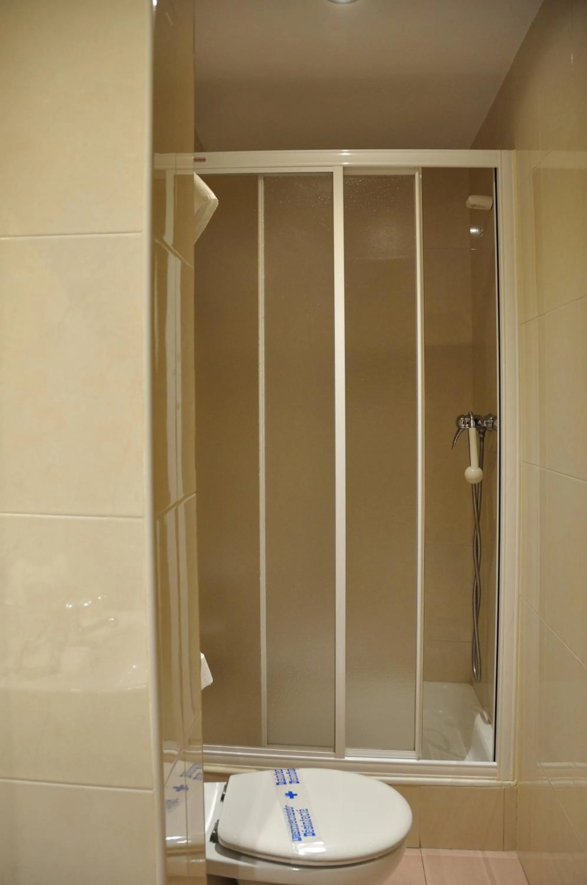 Bathroom in Hostal Ballesta