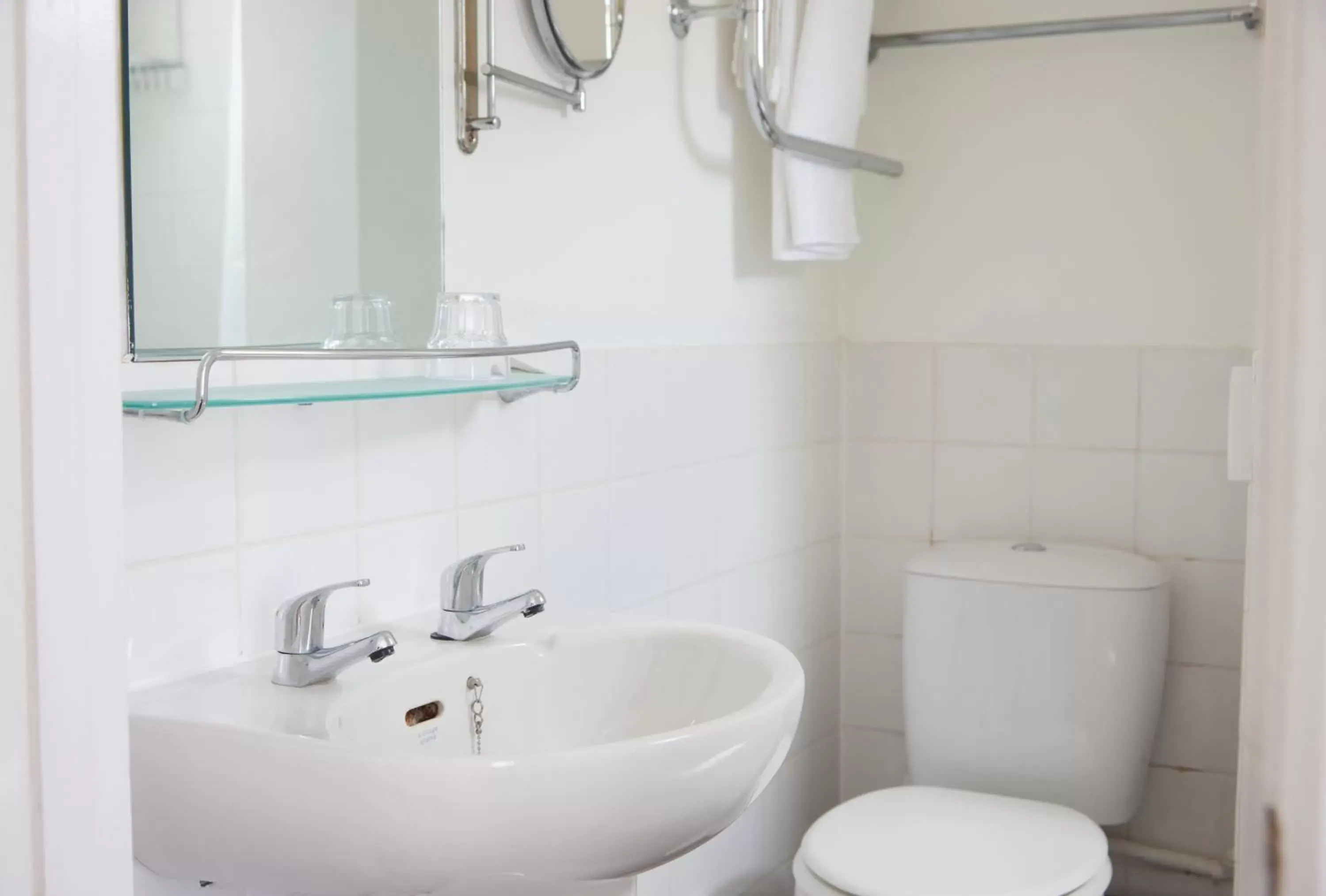 Bathroom in The Bell Hotel Woburn By Greene King Inns