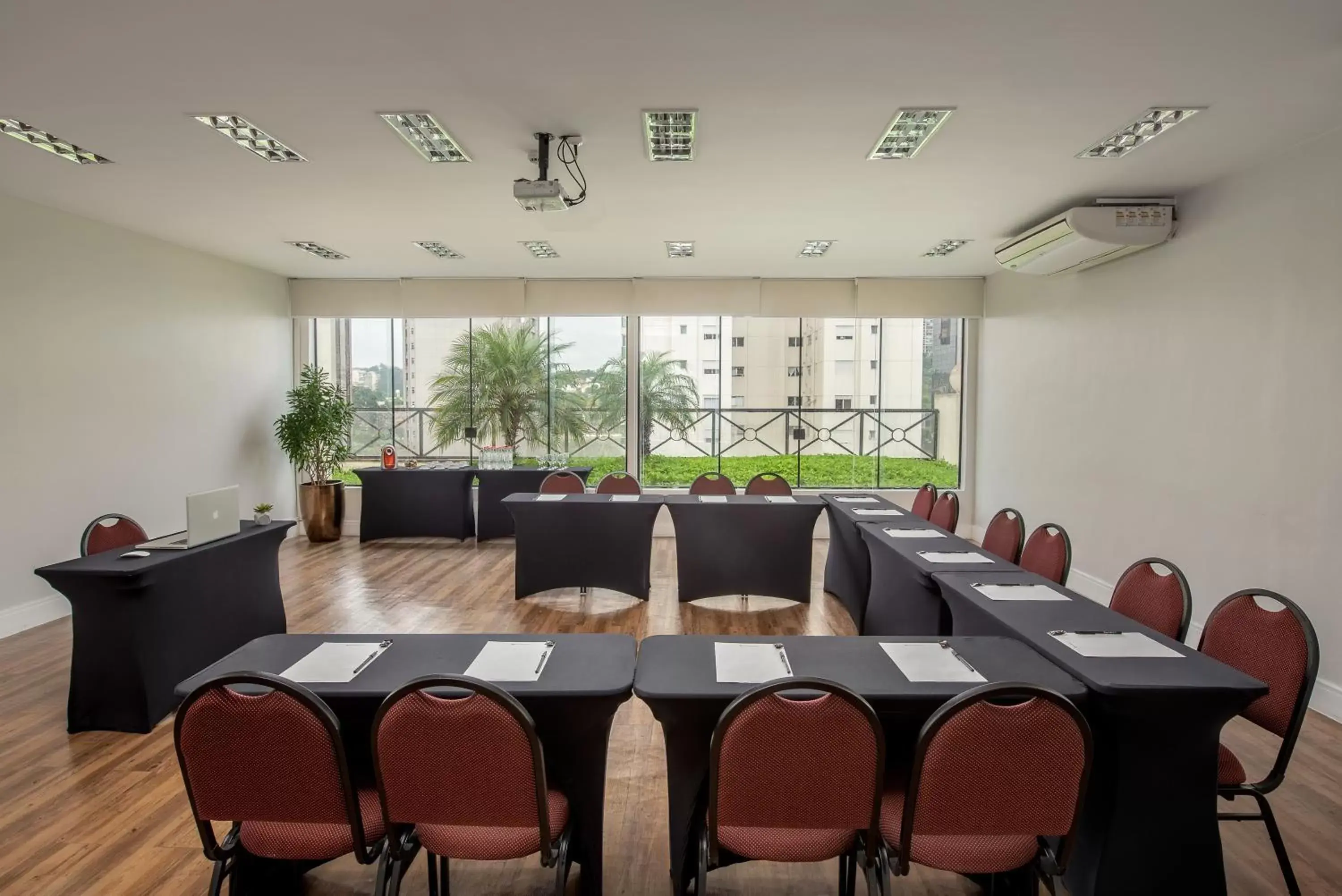 Meeting/conference room in Intercity São Paulo Berrini