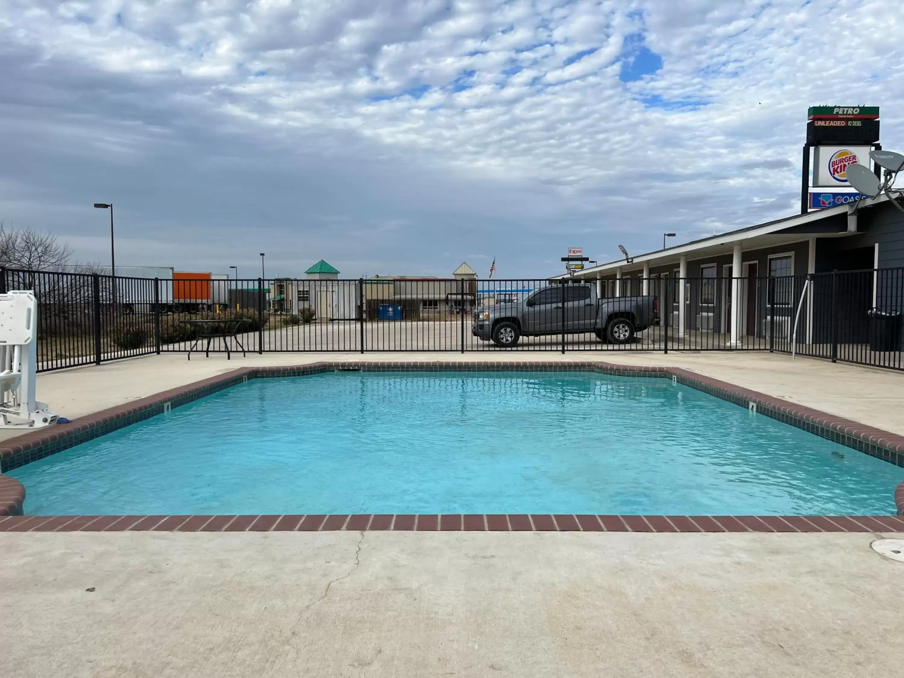 Swimming Pool in Hotel Bien Venido