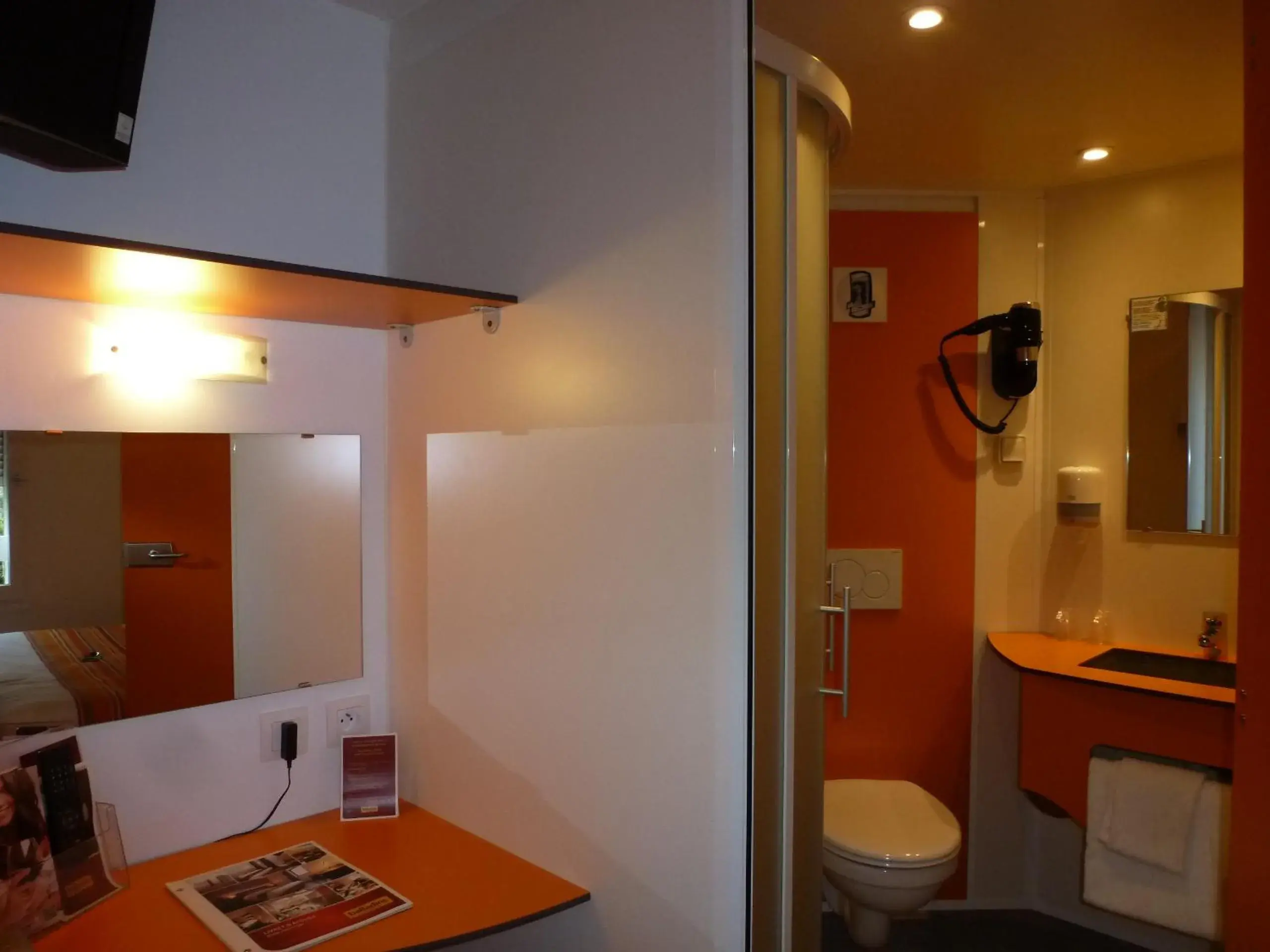 Bathroom in initial by balladins Bordeaux / Eysines