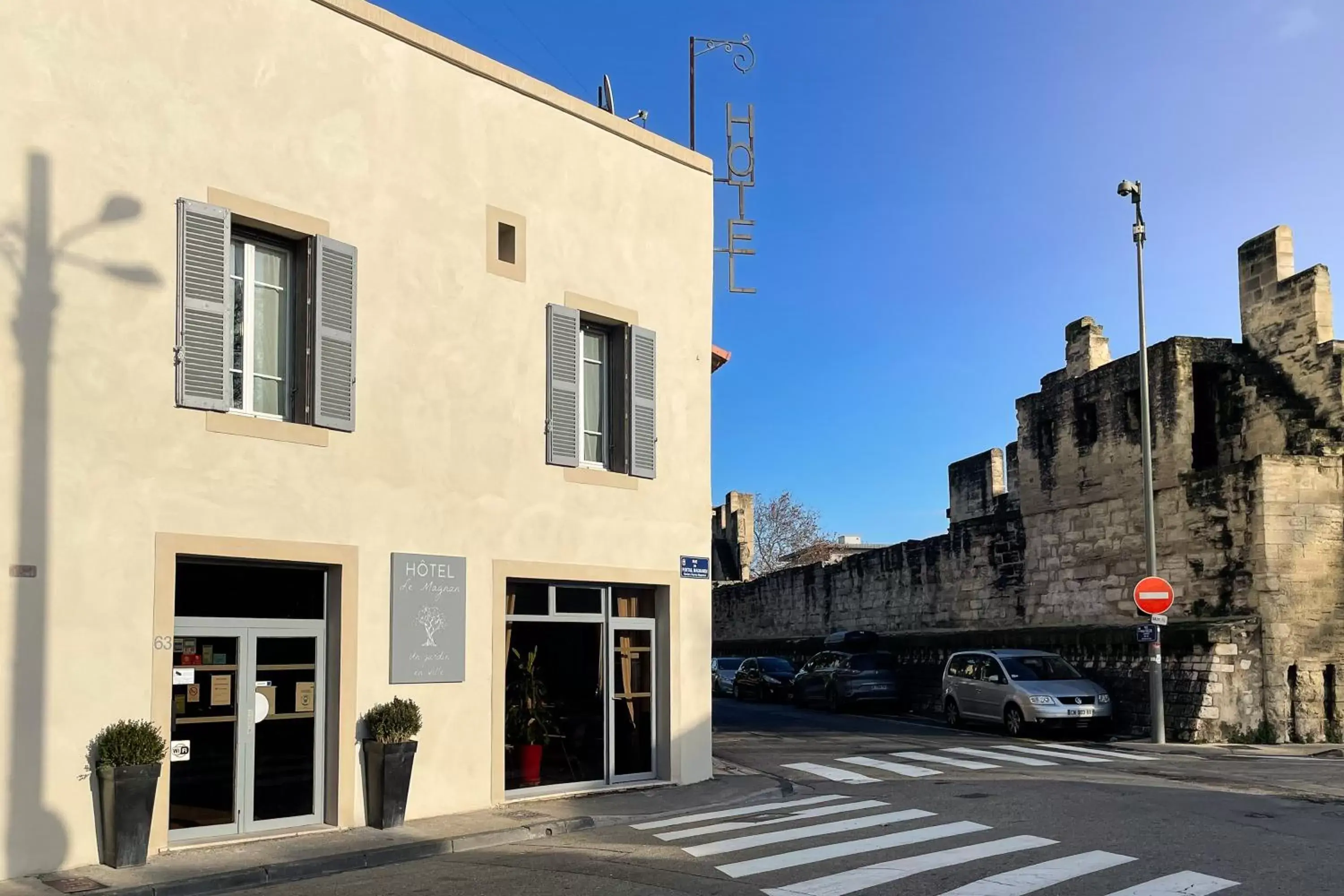 Property building in Le Magnan