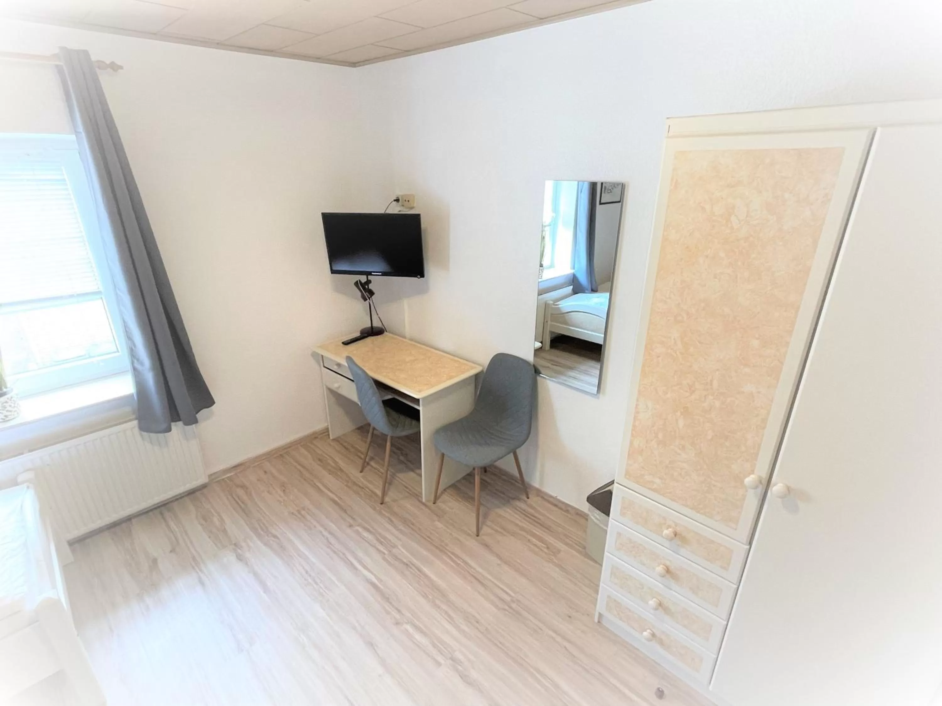 TV/Entertainment Center in Ellada Restaurant & Hotel