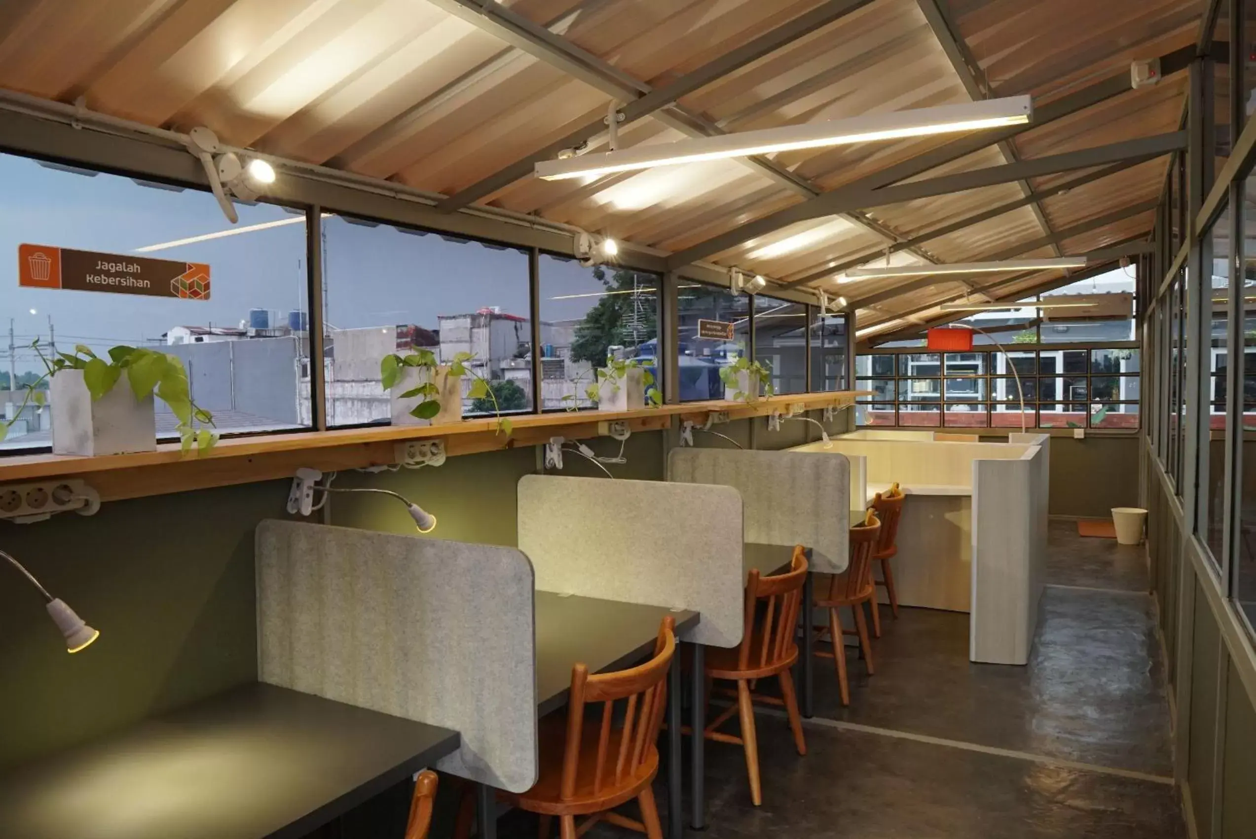 Lounge or bar in Tuju Abuserin Syariah Lounge or bar in Tuju Abuserin Syariah