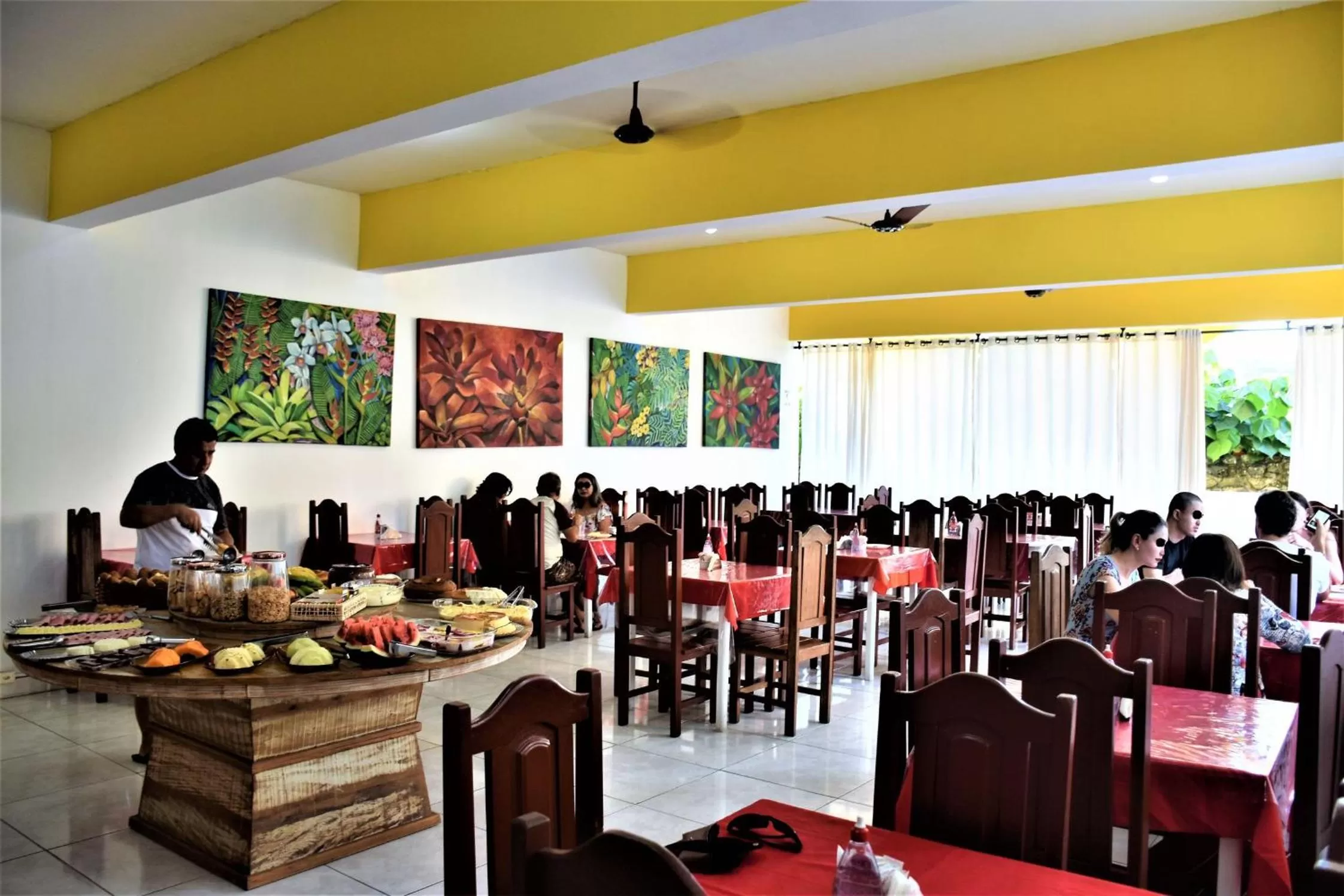 Buffet breakfast, Restaurant/Places to Eat in Pousada Estrela de Paraty